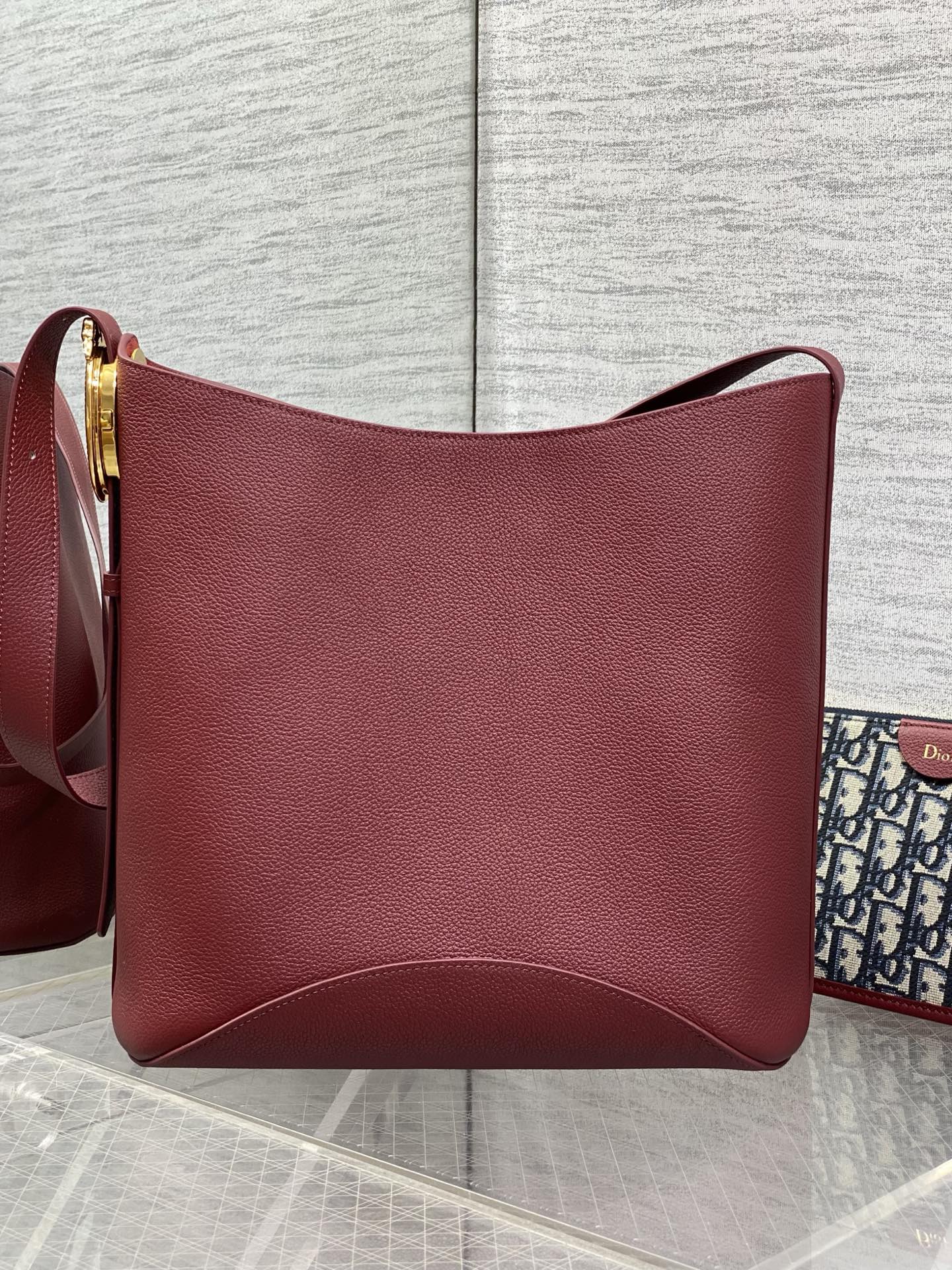 DIOR 26S MEDAILLON BUCKET BAG 26 IN DARK RED CALFSKIN
