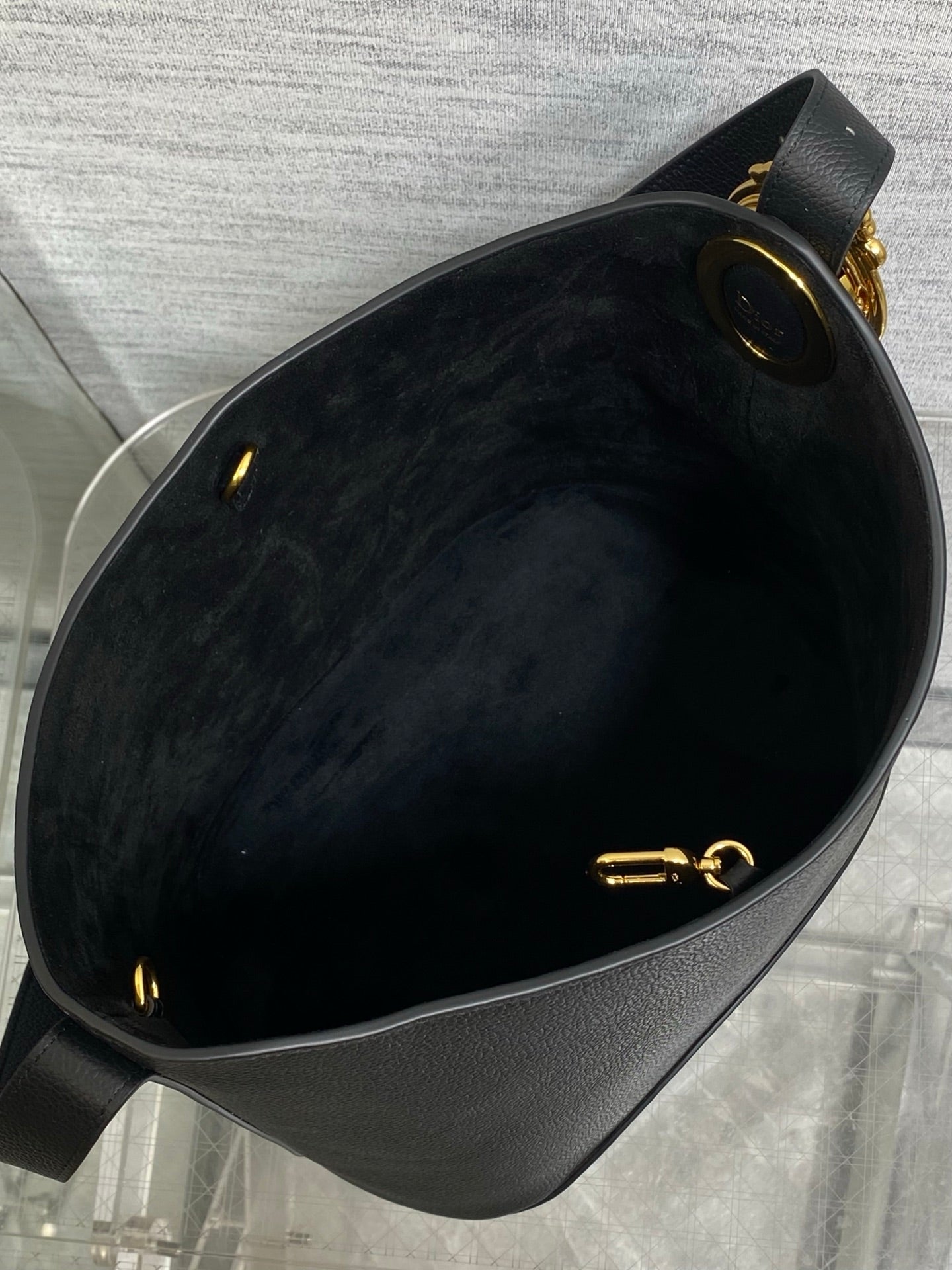DIOR 26S MEDAILLON BUCKET BAG 26 IN BLACK CALFSKIN