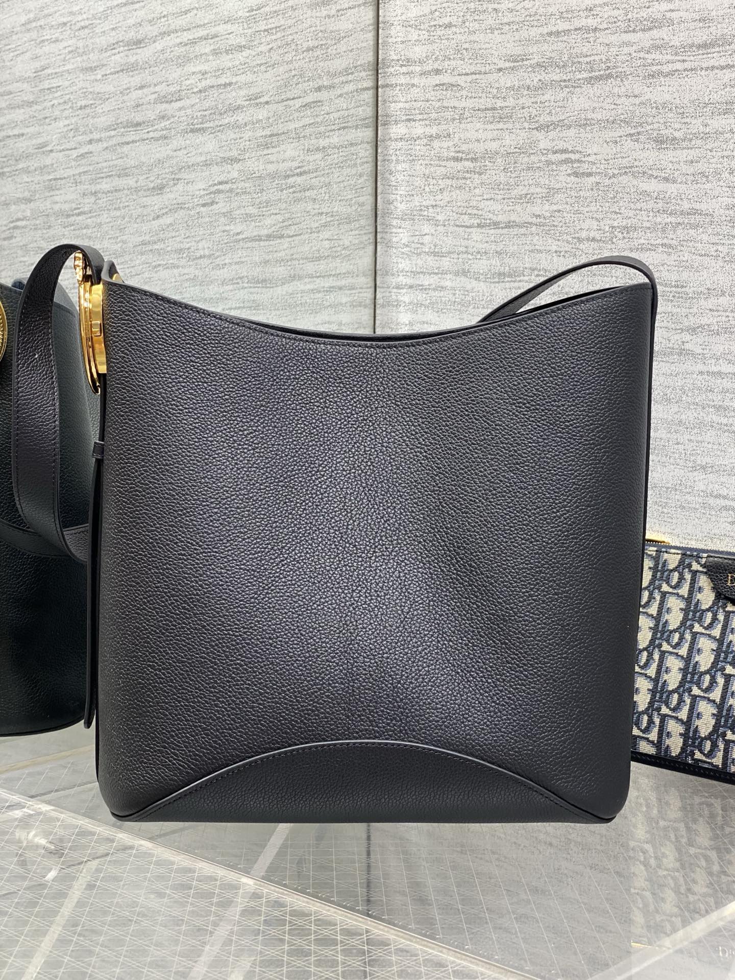DIOR 26S MEDAILLON BUCKET BAG 26 IN BLACK CALFSKIN