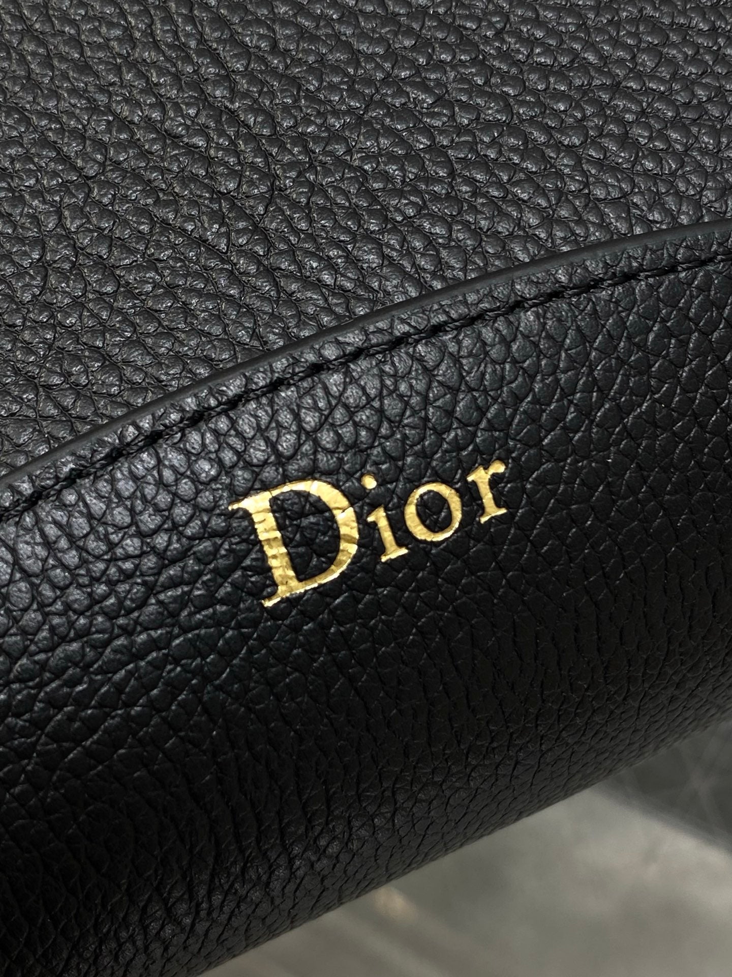 DIOR 26S MEDAILLON BUCKET BAG 26 IN BLACK CALFSKIN
