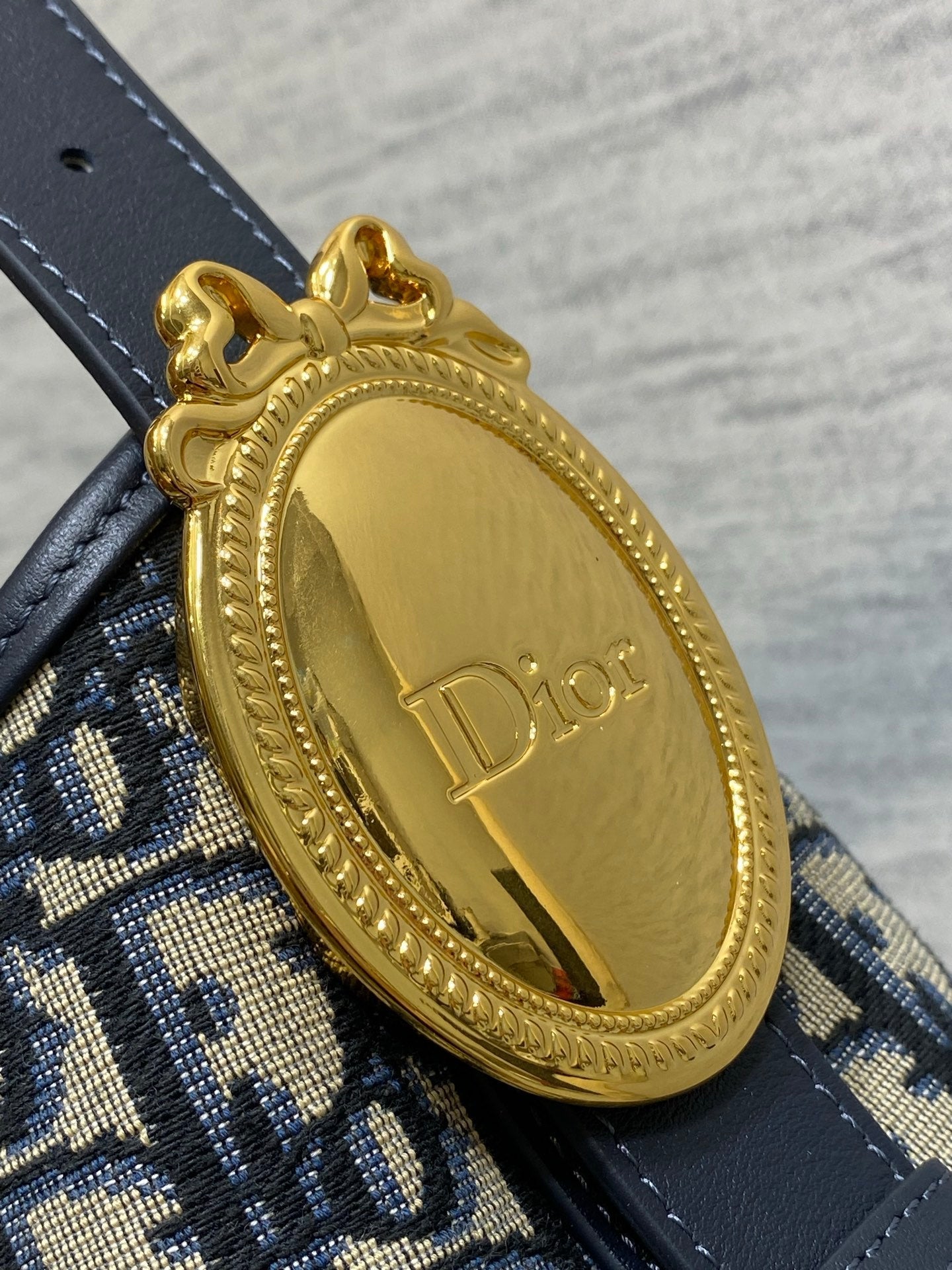 DIOR 26S MEDAILLON BUCKET BAG 26 IN BLACK OBLIQUE JACQUARD