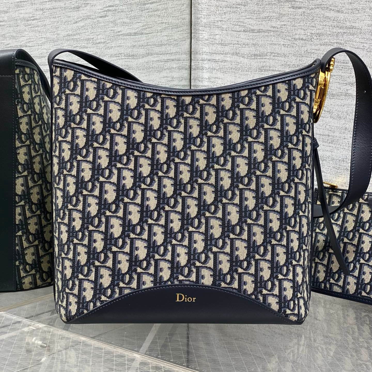 DIOR 26S MEDAILLON BUCKET BAG 26 IN BLACK OBLIQUE JACQUARD