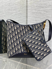 DIOR 26S MEDAILLON BUCKET BAG 26 IN BLACK OBLIQUE JACQUARD
