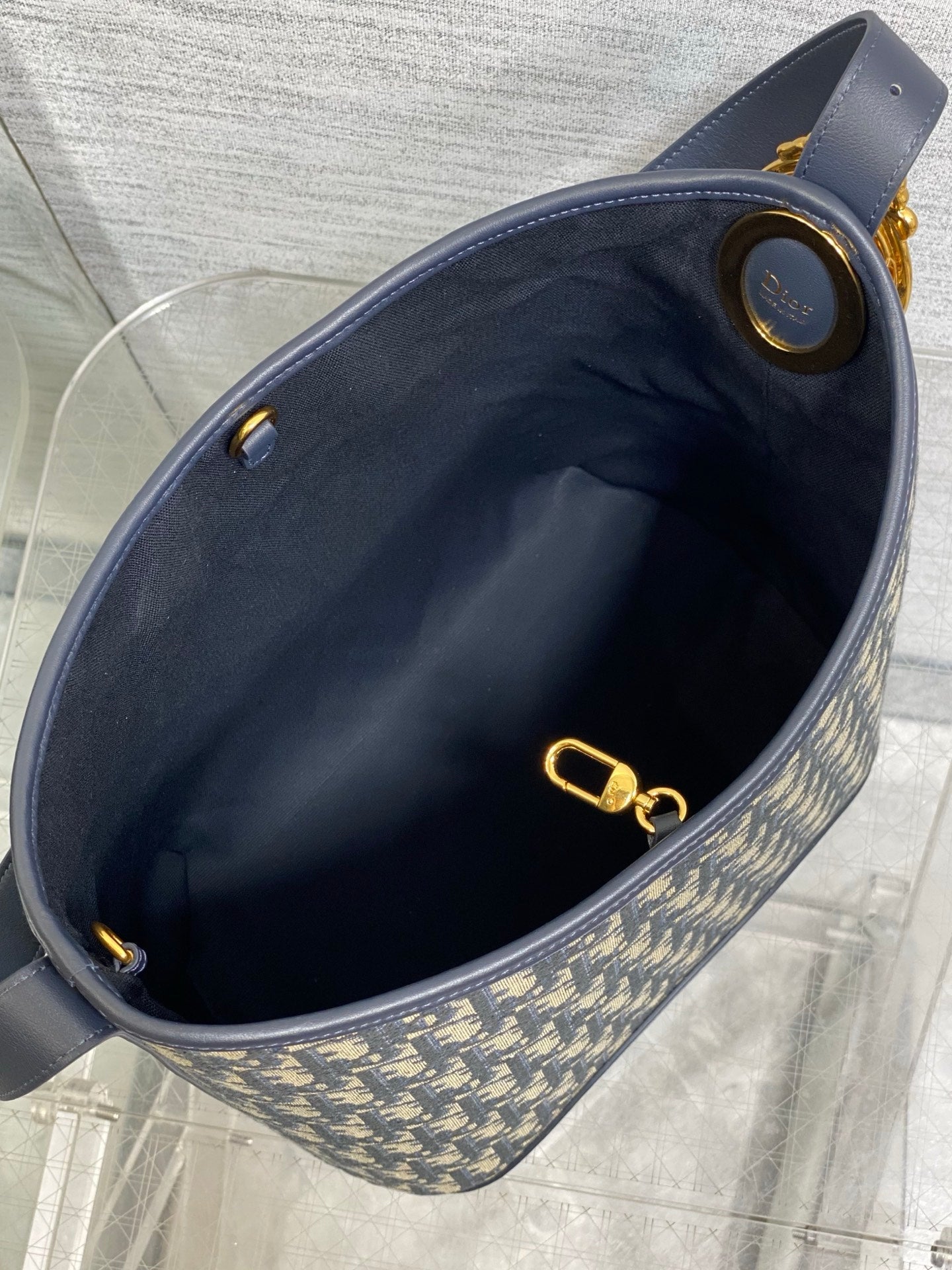 DIOR 26S MEDAILLON BUCKET BAG 26 IN BLACK OBLIQUE JACQUARD
