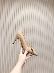 CC HIGH HEEL PUMPS 25S IN BEIGE LAMBSKIN WITH BOW ATTACHED