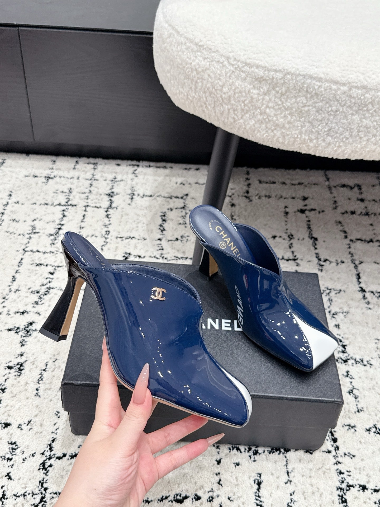 CHANEL 26S SQUARE-TOE HEELED MULES 95 MM IN CREAM MIX NAVY BLUE PATENT LAMBSKIN
