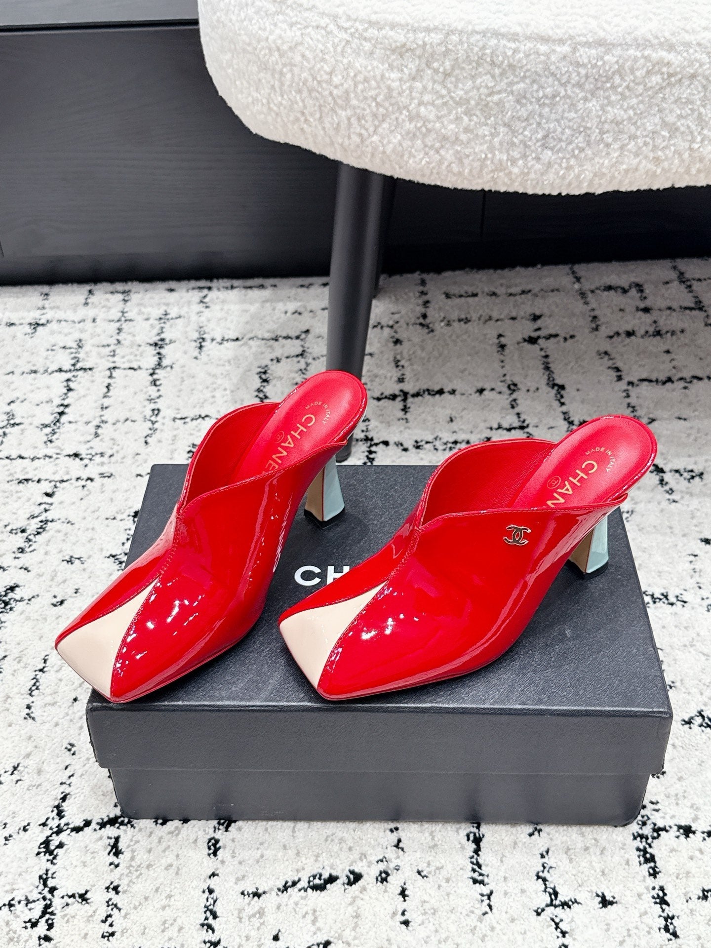 CHANEL 26S SQUARE-TOE HEELED MULES 95 MM IN CREAM MIX RED PATENT LAMBSKIN