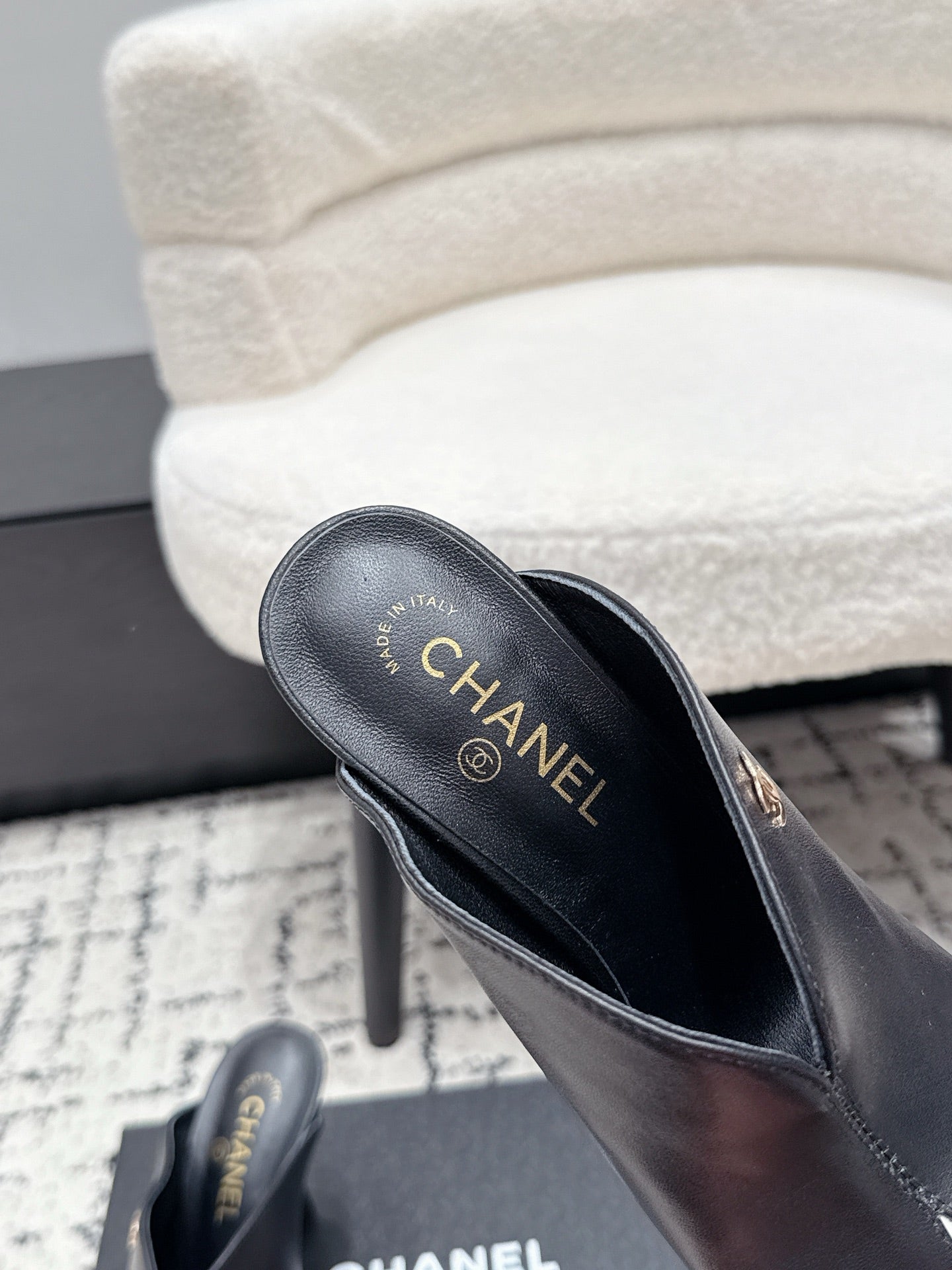 CHANEL 26S SQUARE-TOE HEELED MULES 95 MM IN BLACK MIX WHITE LAMBSKIN