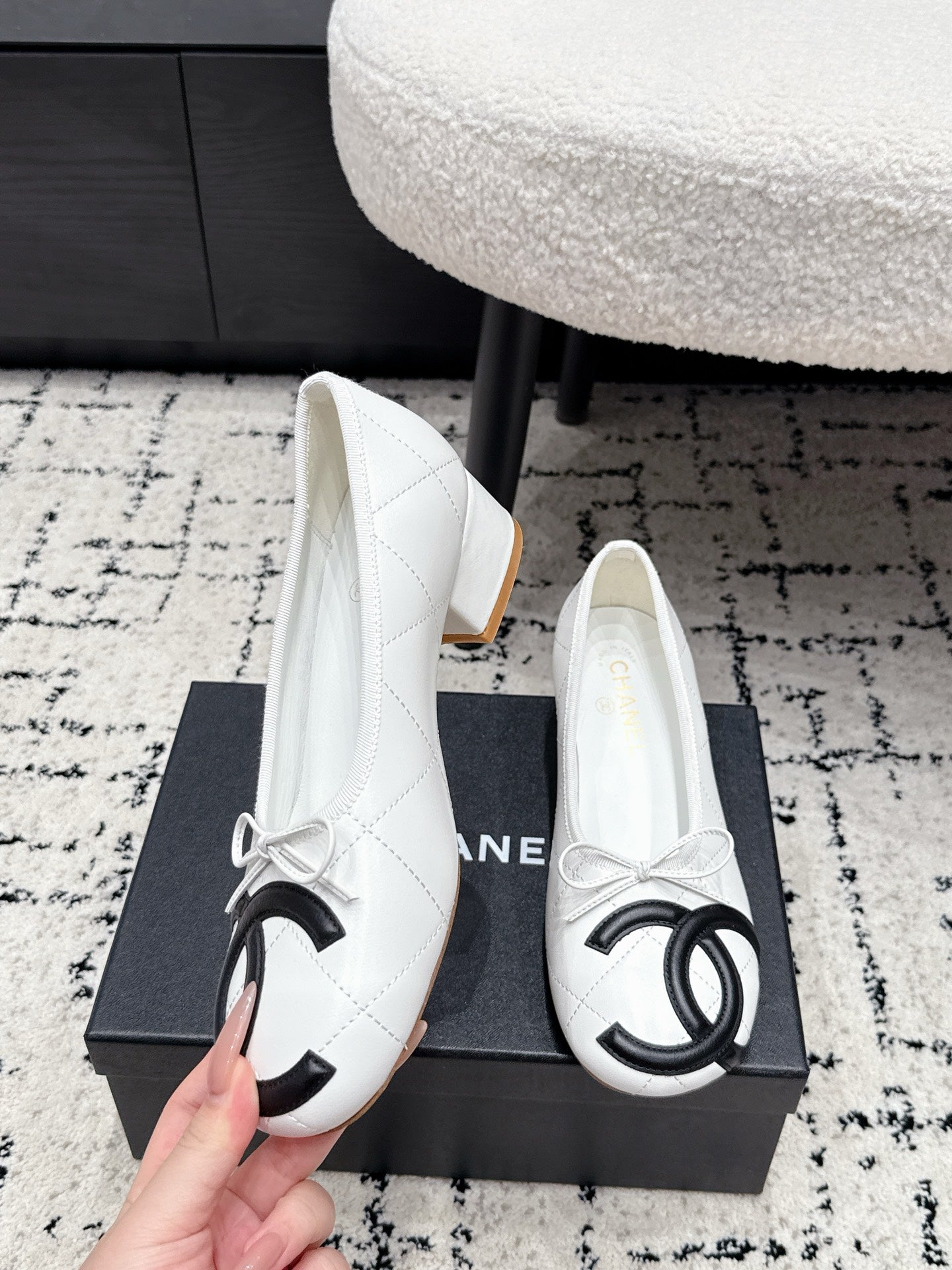 CHANEL 26S HIGH HEELS IN WHITE LAMBSKIN WITH BOW