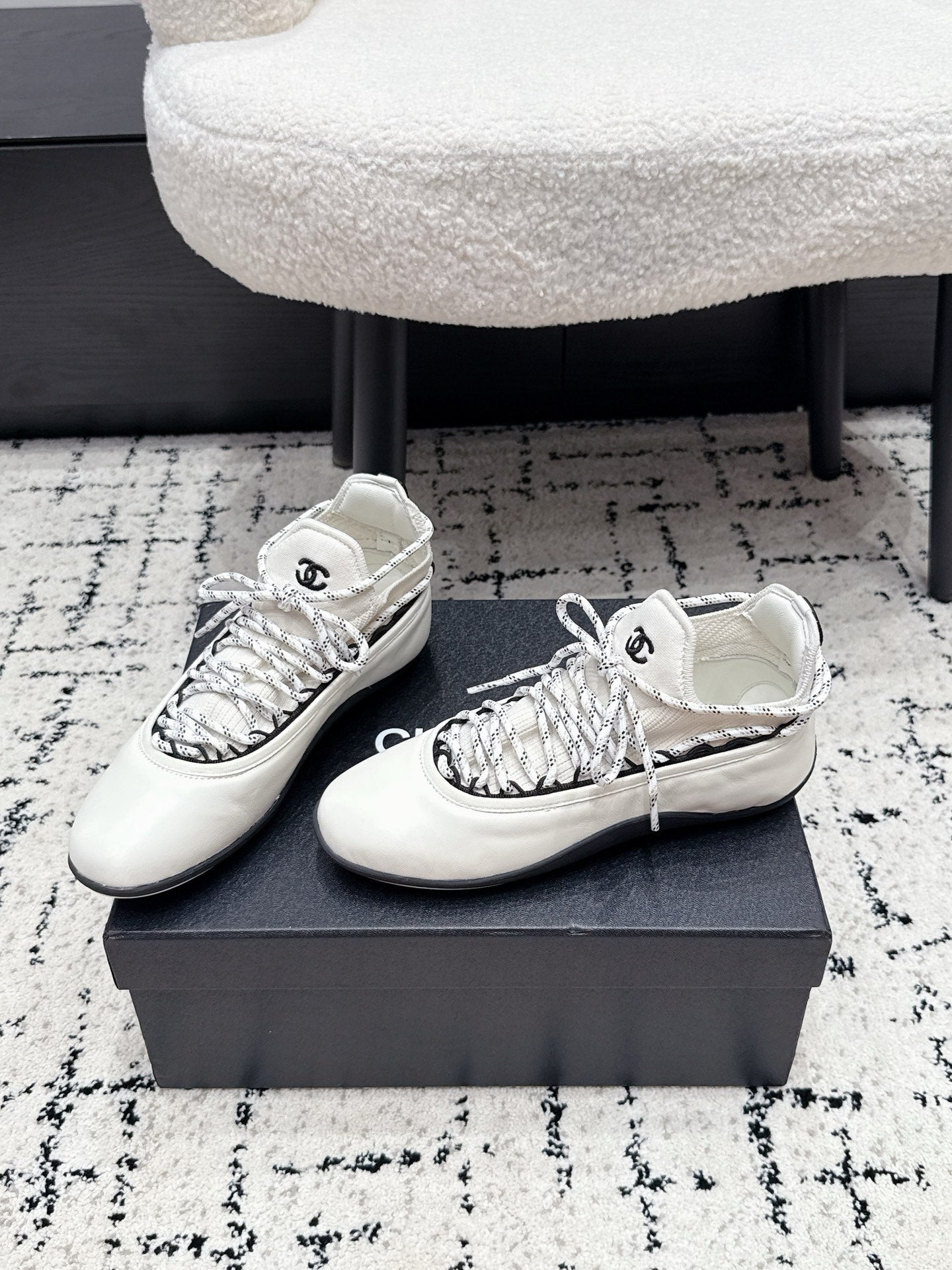CHANEL 26S LACE-UP SNEAKERS IN WHITE FABRIC AND LAMBSKIN