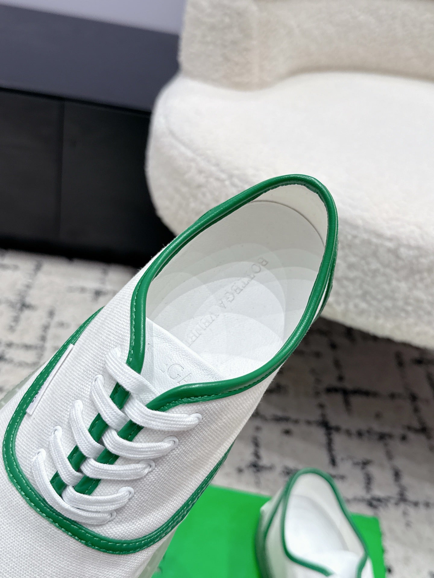 BOTTEGA VENETA 26S SNEAKERS IN WHITE AND GREEN CANVAS