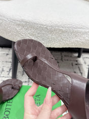 BOTTEGA VENETA 26S HIGH-HEEL THONG SANDALS 40 MM IN DARK BROWN CALFSKIN