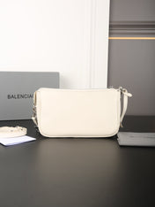 CHAIN CLASSIC BAG 22 IN WHITE SMOOTH CALFSKIN SILVER HARDWARE