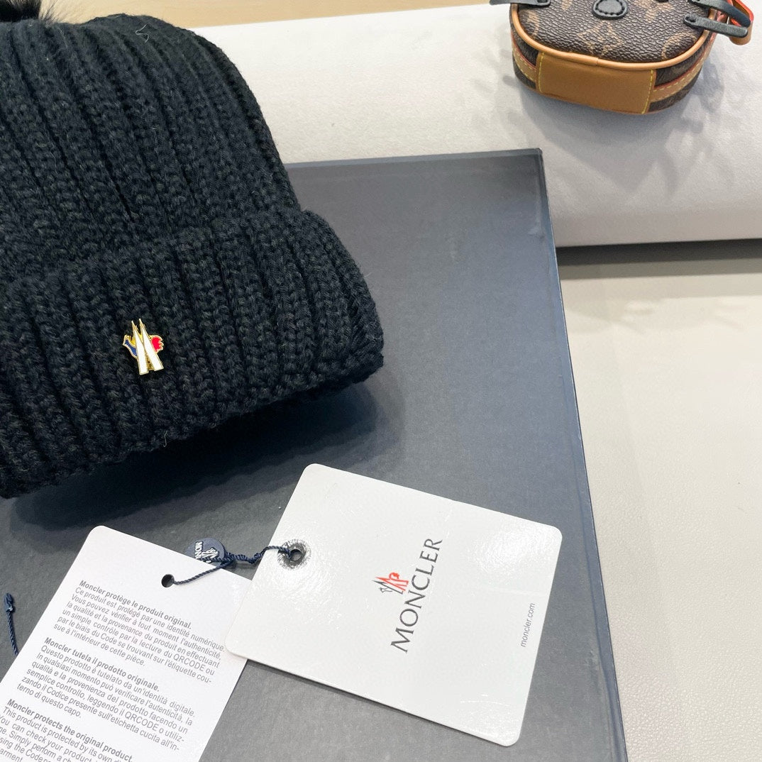 WOOL BEANIE WITH POM POM BLACK 435049