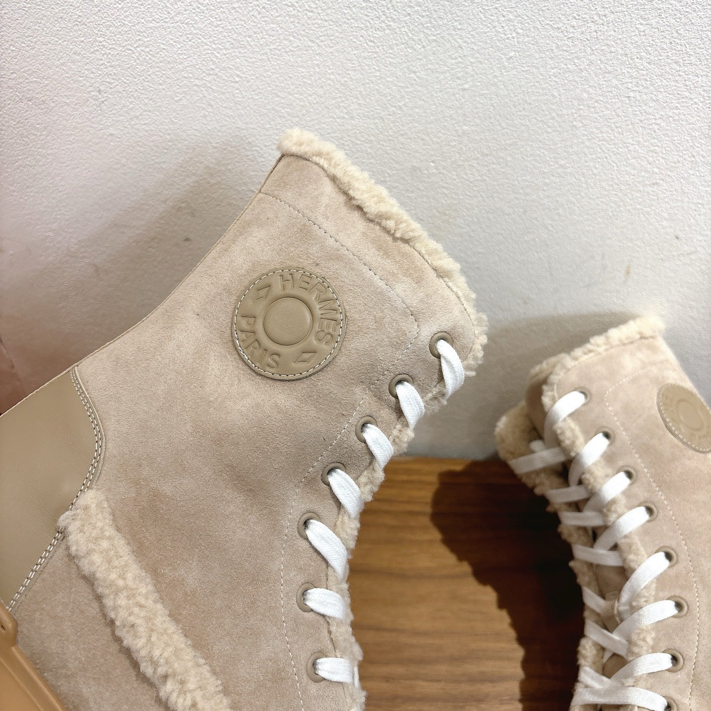 HM 26S SHEARLING LACE-UP BOOTS IN BEIGE CALFSKIN AND SUEDE