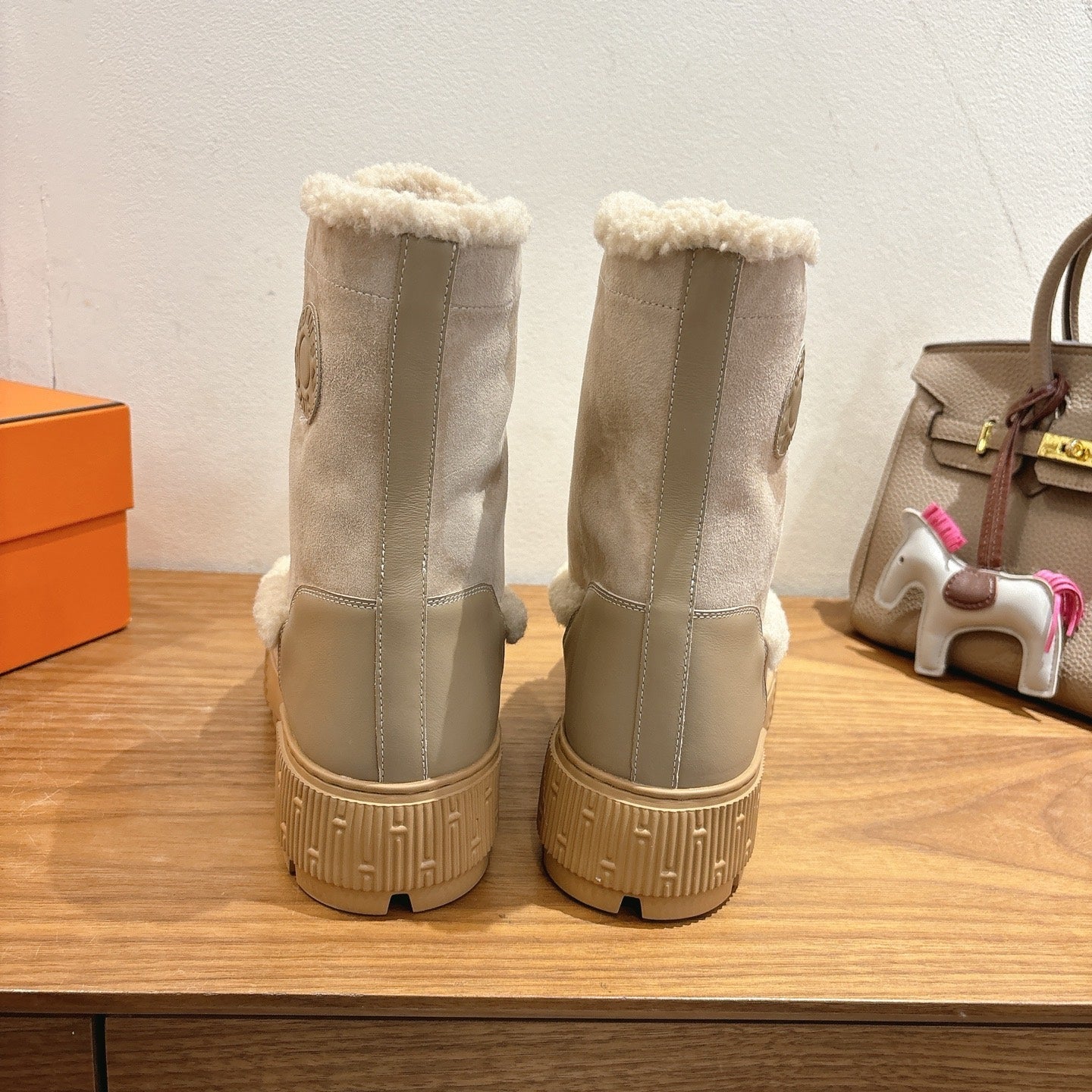 HM 26S SHEARLING LACE-UP BOOTS IN BEIGE CALFSKIN AND SUEDE