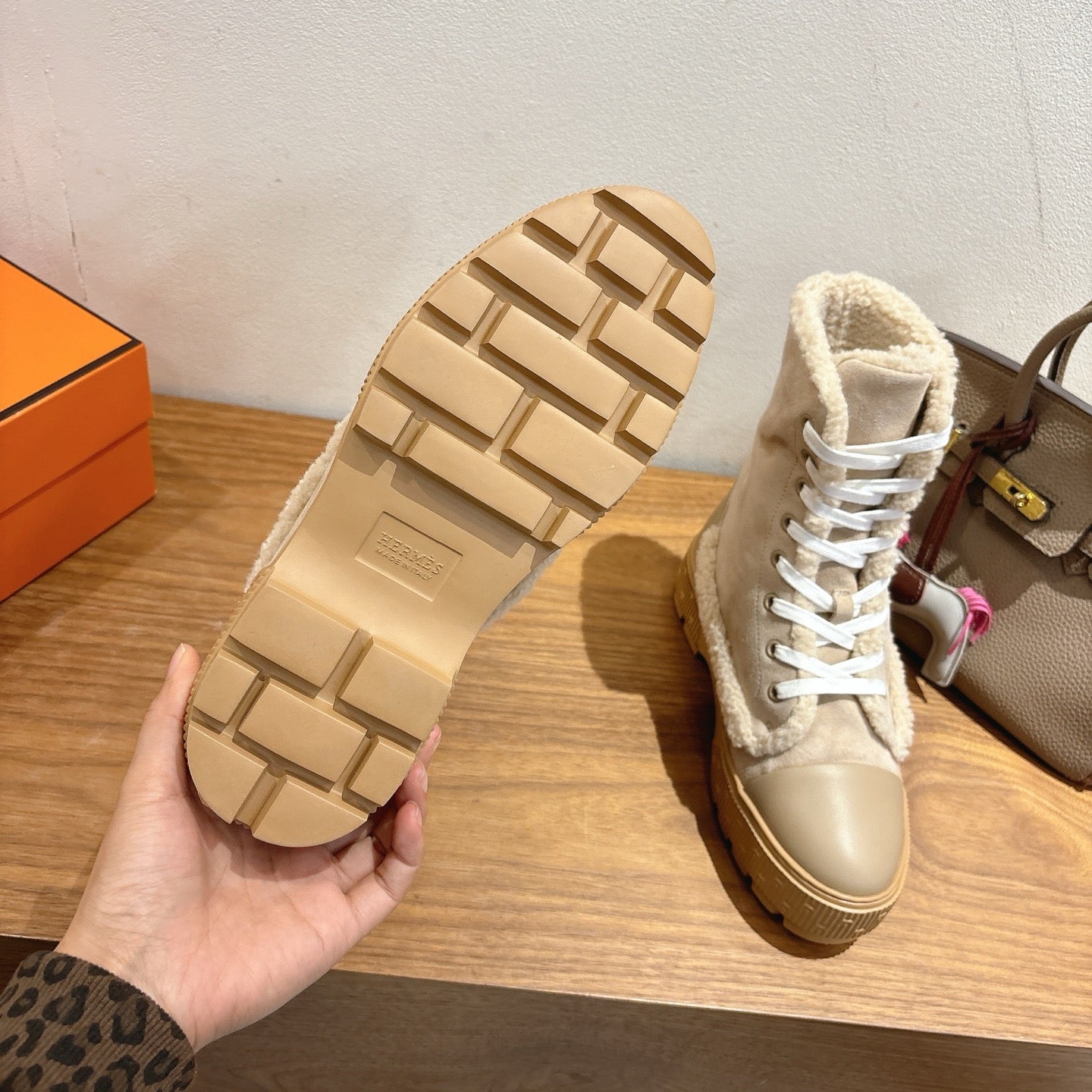 HM 26S SHEARLING LACE-UP BOOTS IN BEIGE CALFSKIN AND SUEDE