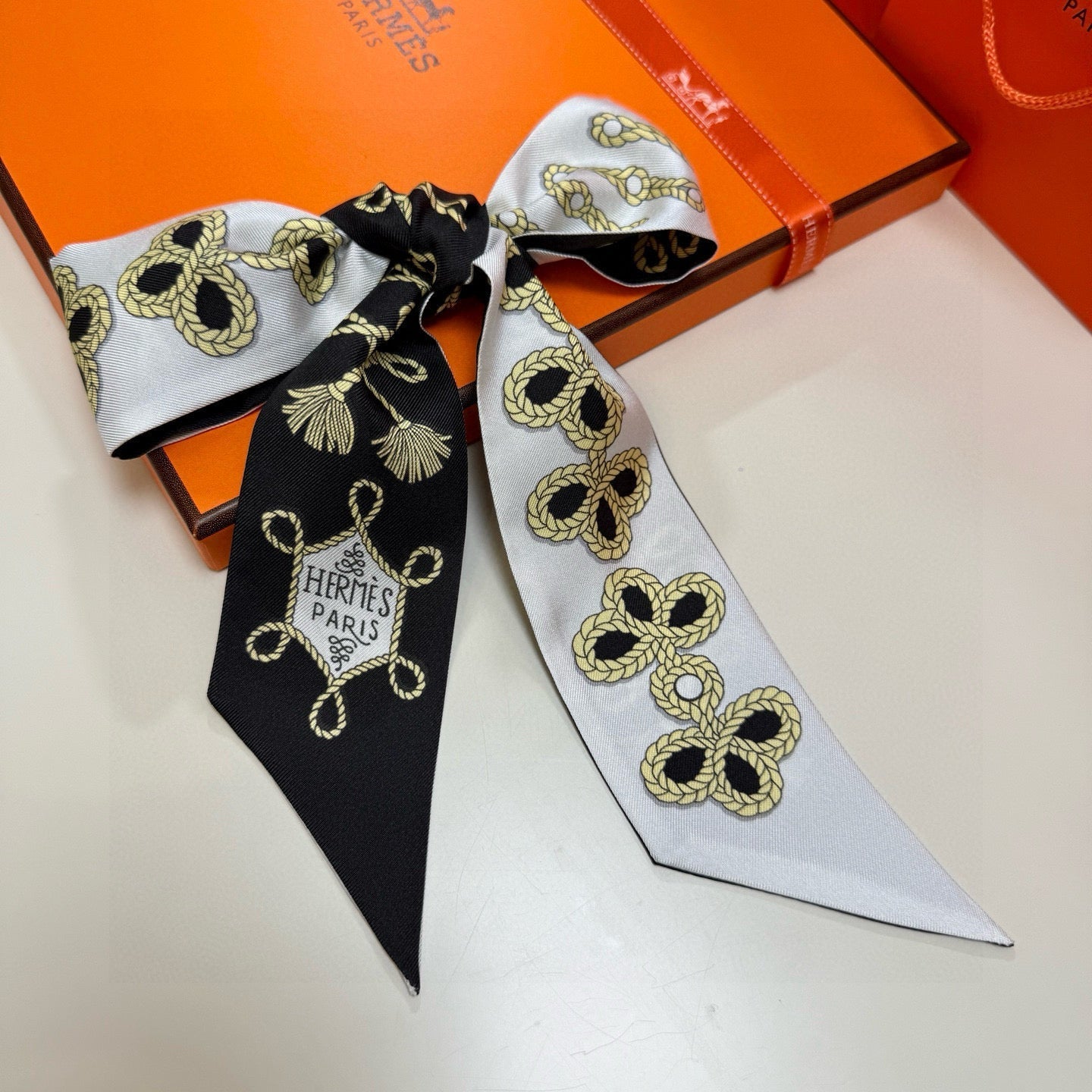 HERMES 26S SCARF 86 IN SILK 309669