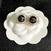 CHANEL 26S DOUBLE C LOGO BLACK ENAMEL & CRYSTAL SUNBURST STUD EARRINGS IN GOLD METAL 629989