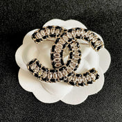 CHANEL 26S DOUBLE C LOGO CRYSTAL & BLACK CHAIN BROOCH IN GOLD METAL 629909