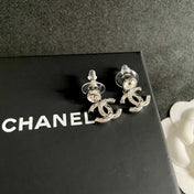 CHANEL 26S CHANEL CC LOGO WOVEN METAL DROP EARRINGS WITH CRYSTAL STUD IN SILVER METAL 633303