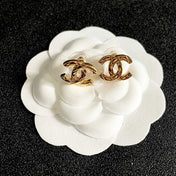 CHANEL 26S CHANEL CC LOGO WOVEN METAL STUD EARRINGS IN GOLD METAL 633305