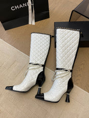KNEE HIGH BOOTS 8 CM IN WHITE MIX BLACK CALFSKIN WITH PEARL CHAIN