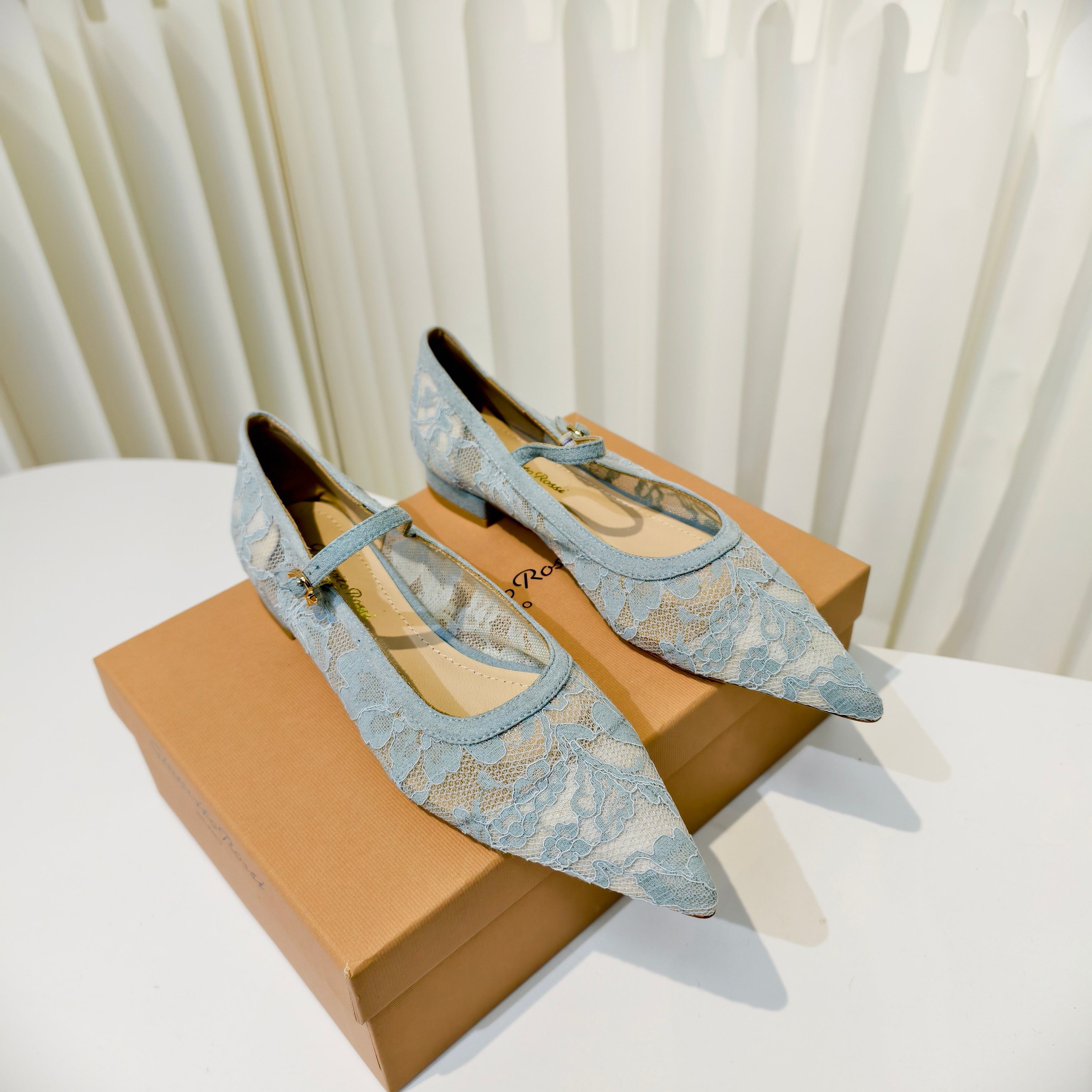 GIANVITO ROSSI 26S MARY JANE FLATS IN PASTEL BLUE LACE FABRIC