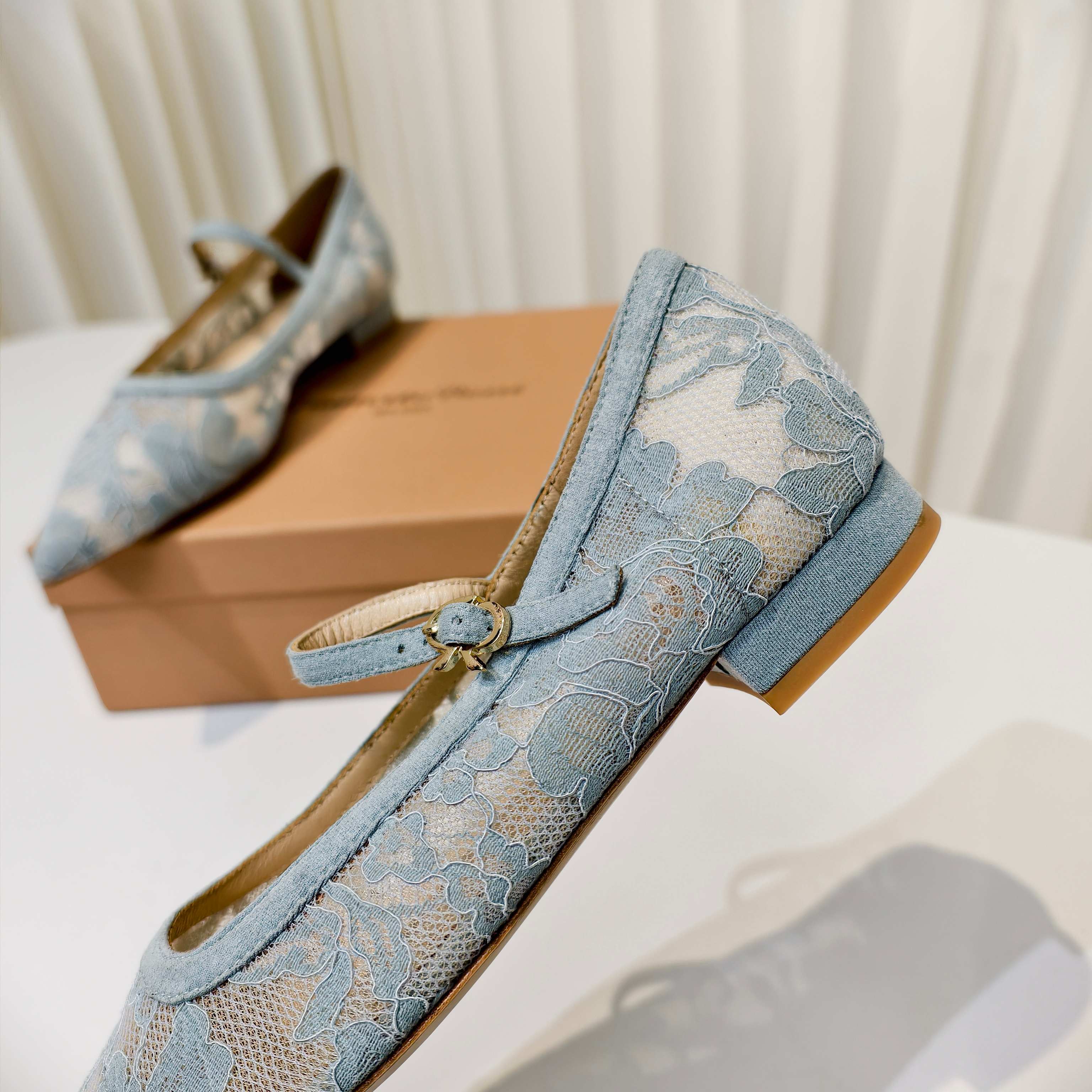 GIANVITO ROSSI 26S MARY JANE FLATS IN PASTEL BLUE LACE FABRIC
