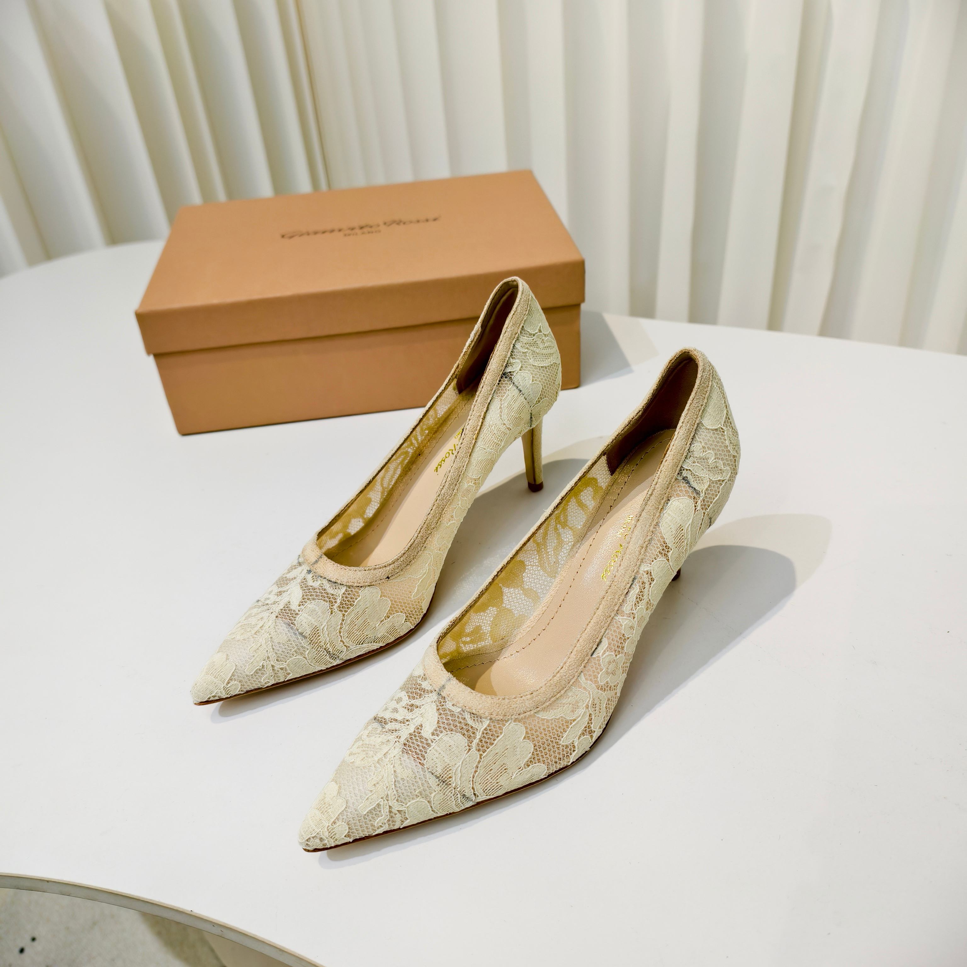 GIANVITO ROSSI 26S HIGH HEELS 85 MM IN BEIGE LACE FABRIC