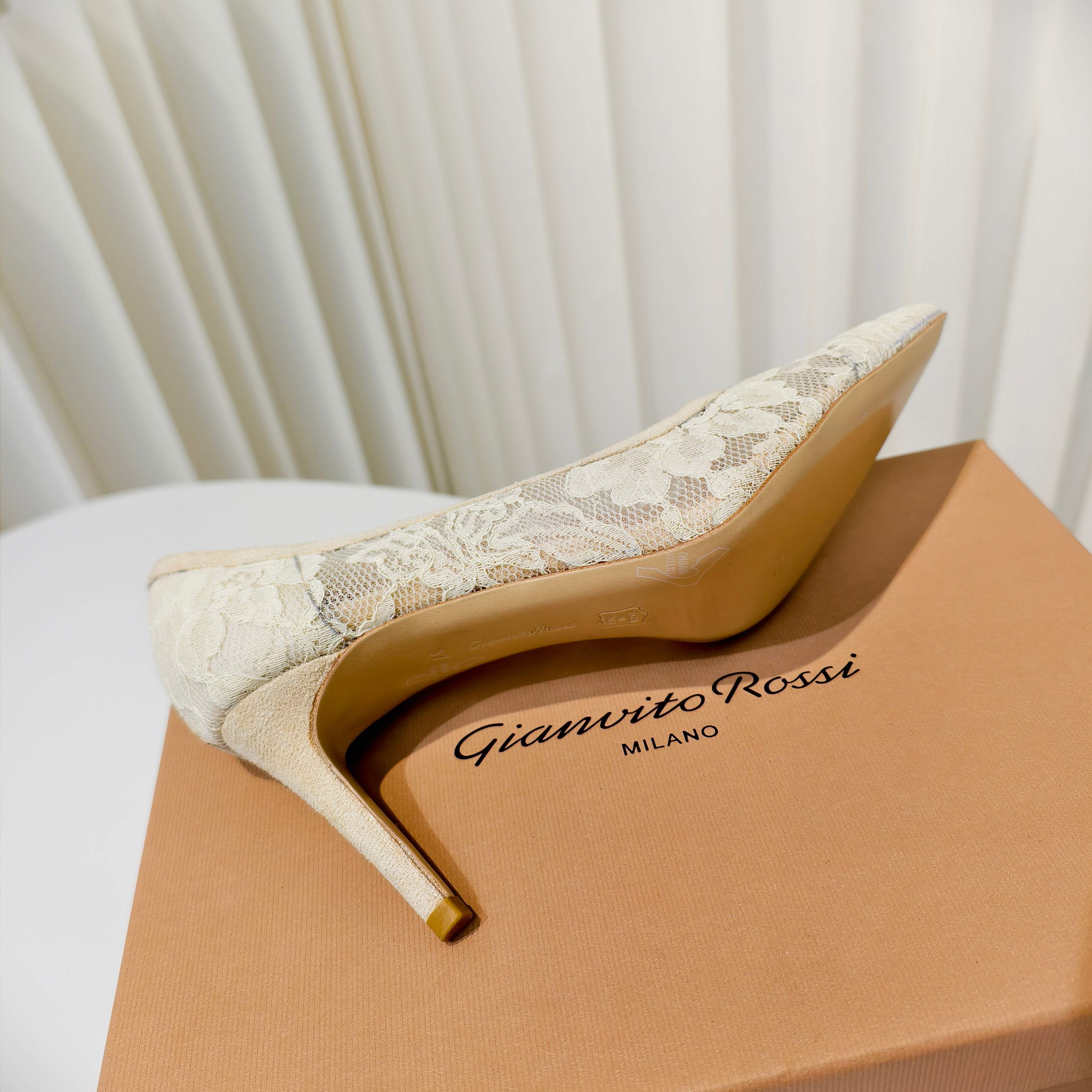 GIANVITO ROSSI 26S HIGH HEELS 85 MM IN BEIGE LACE FABRIC