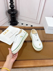 DIOR 26S LOW TOP SNEAKERS IN WHITE CANVAS WITH DAISY EMBROIDERY