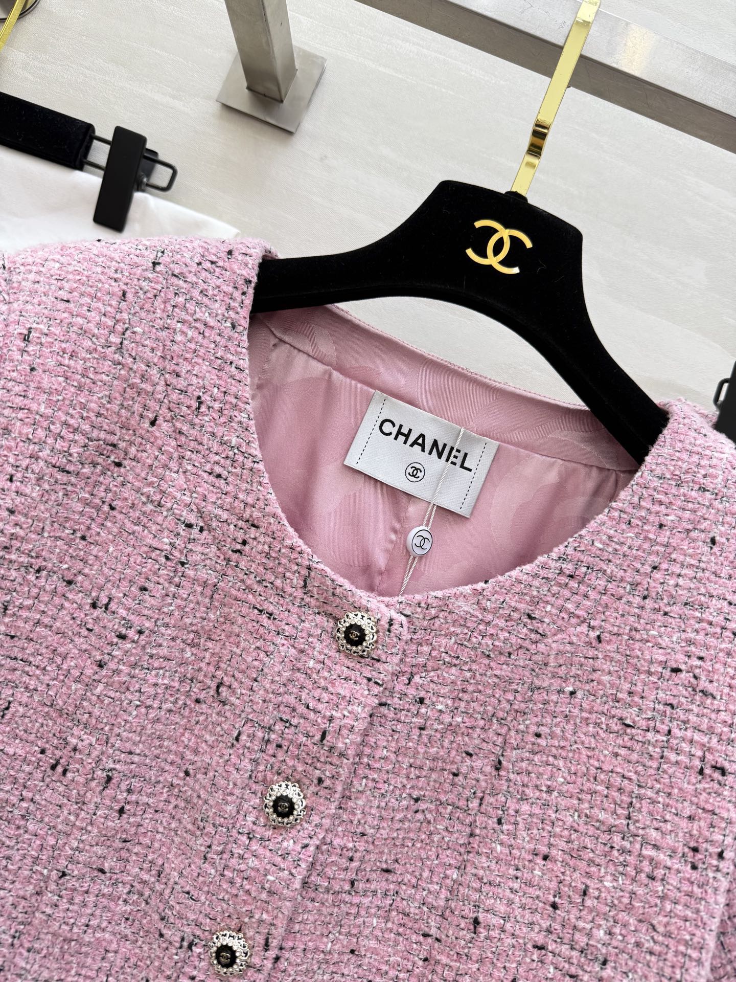 CHANEL 26S SHORT-SLEEVE WOOL TOP AND SHORTS SET 929