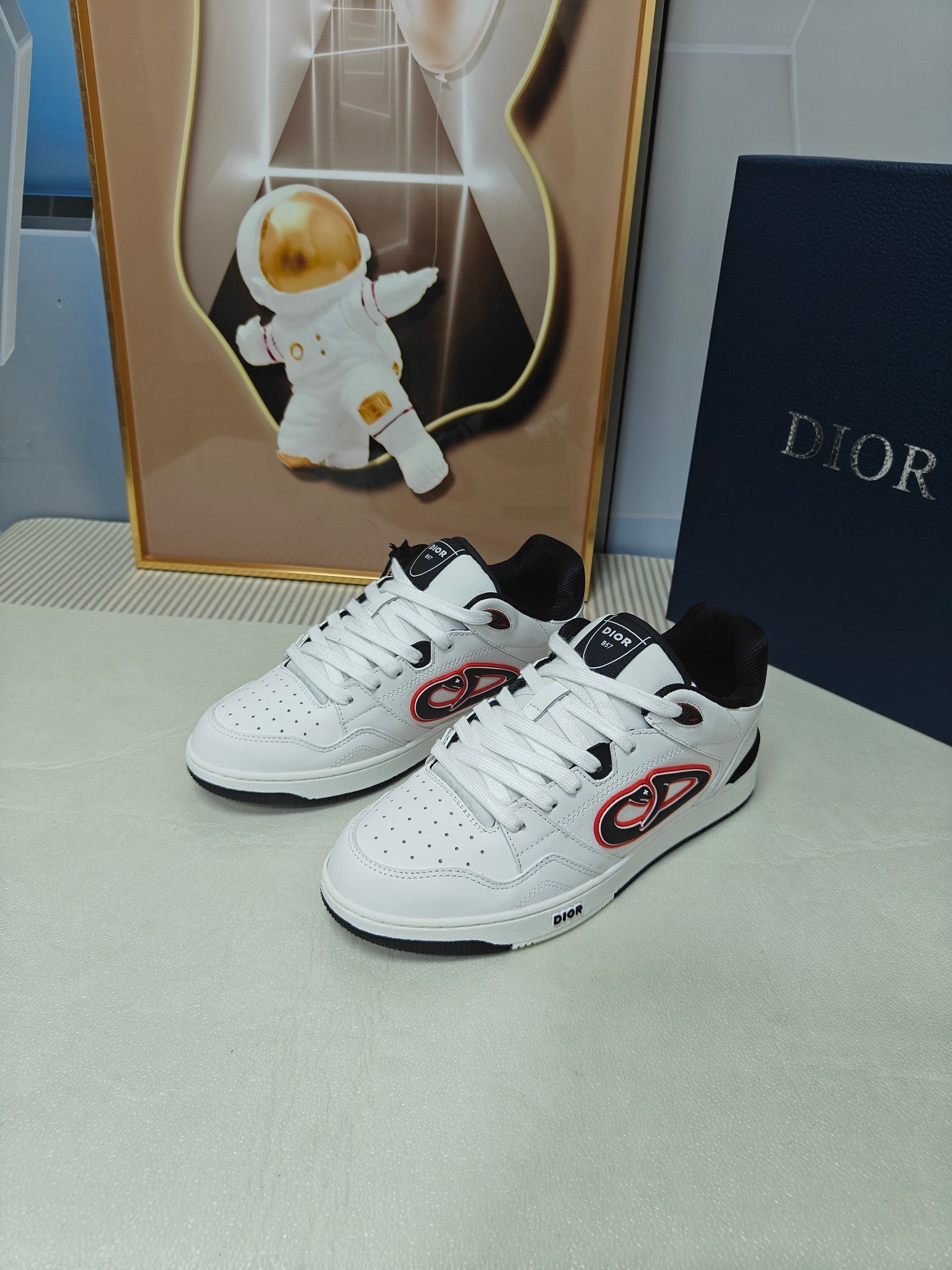DIOR 26S LOW-TOP SNEAKER IN WHITE AND BLACK CALFSKIN