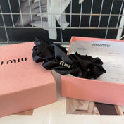 CRYSTAL LOGO HEADBAND IN BLACK WRINKLED SILK 412522