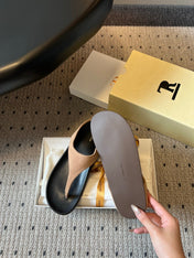 THE ROW 26S THONG SANDALS IN LIGHT BROWN SUEDE