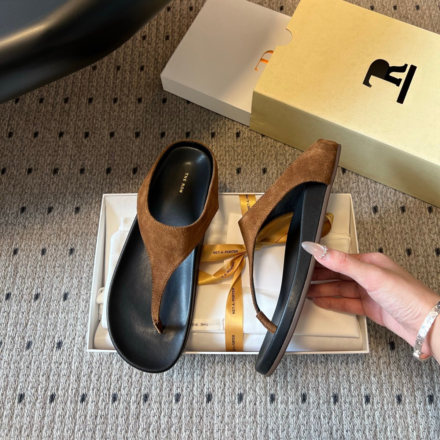 THE ROW 26S THONG SANDALS IN CARAMEL BROWN SUEDE