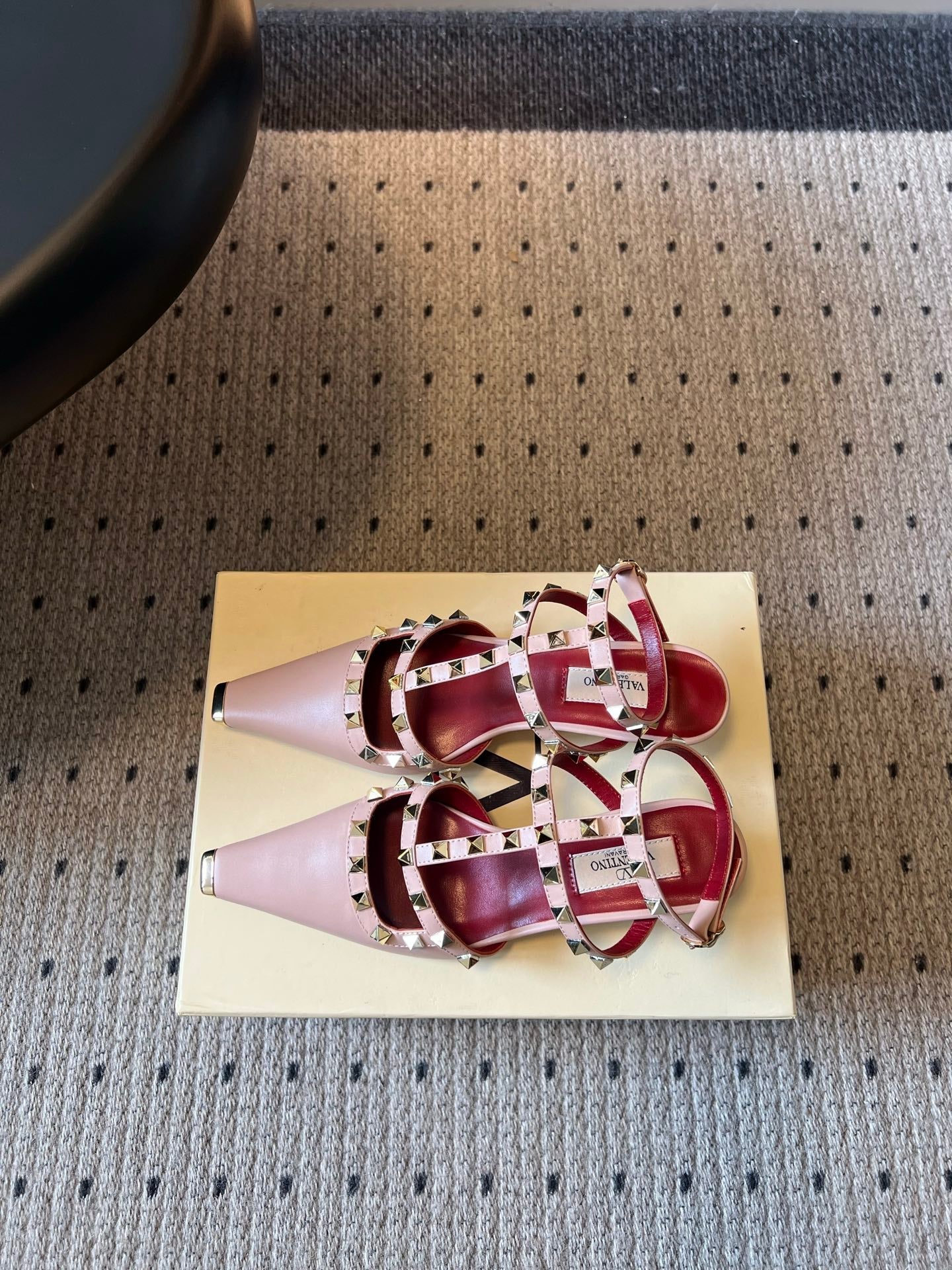 VALENTINO 26S ROCKSTUD HIGH HEELS 40 MM IN NUDE PINK CALFSKIN