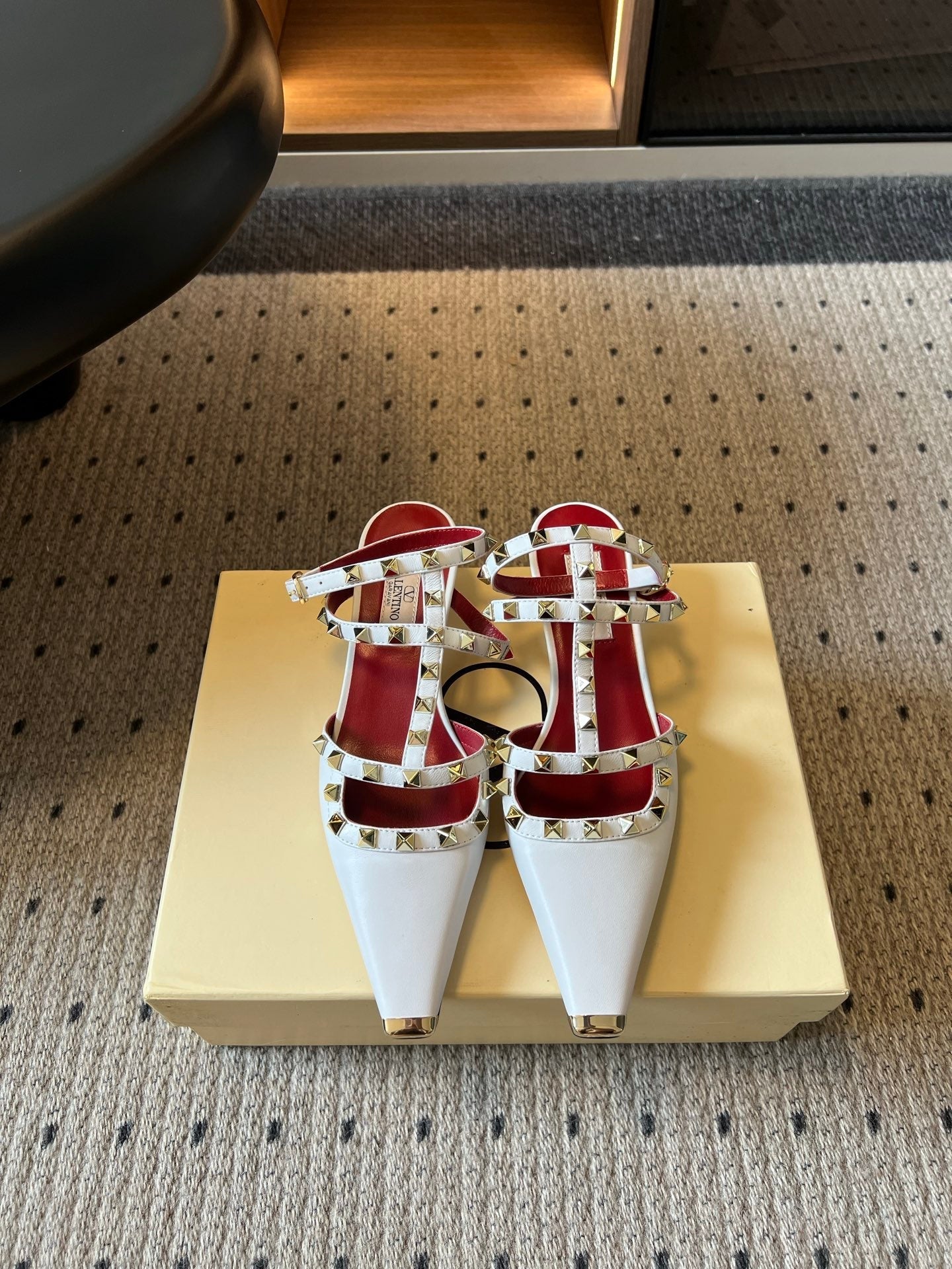VALENTINO 26S ROCKSTUD HIGH HEELS 40 MM IN WHITE CALFSKIN