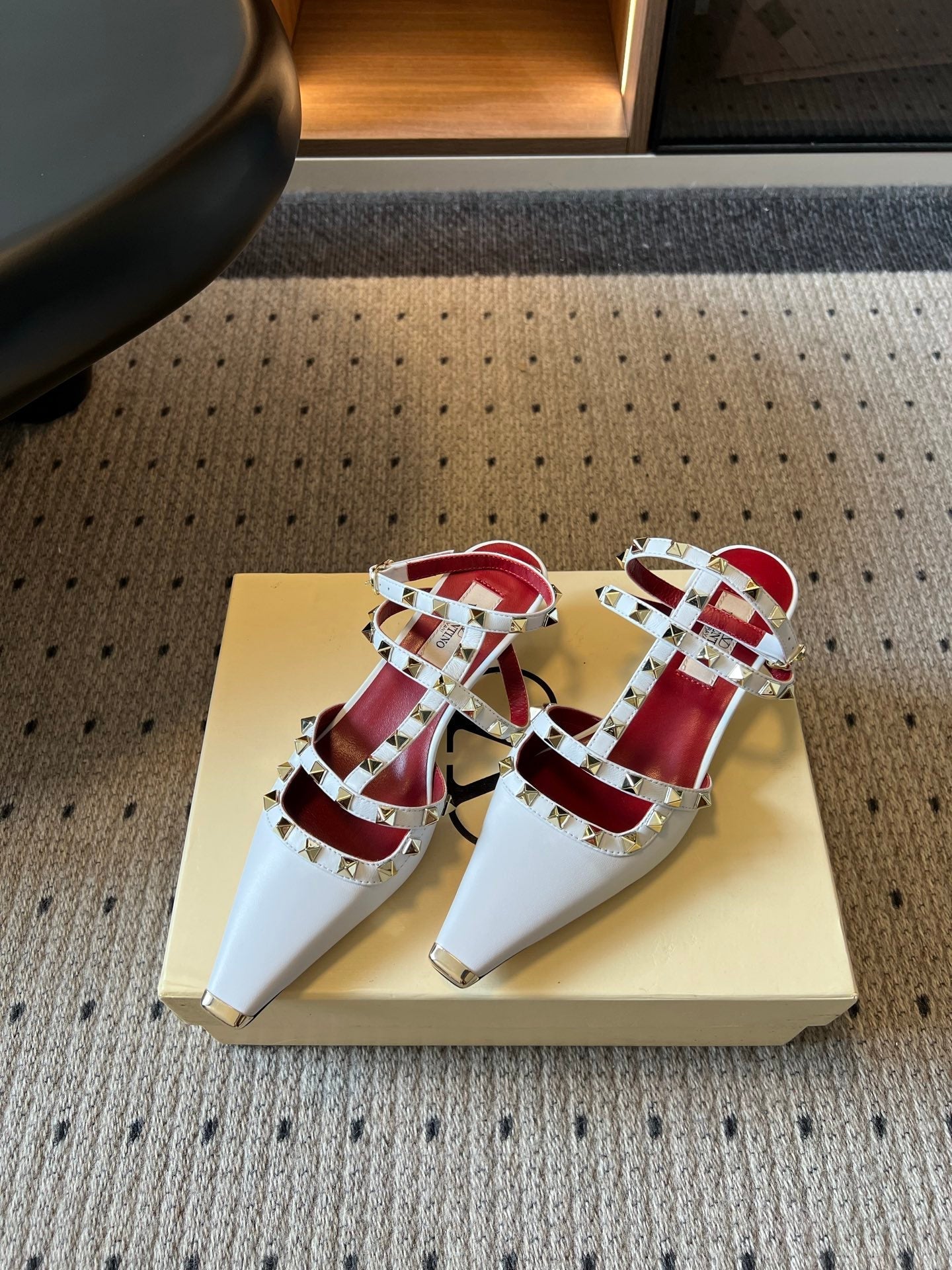 VALENTINO 26S ROCKSTUD HIGH HEELS 40 MM IN WHITE CALFSKIN