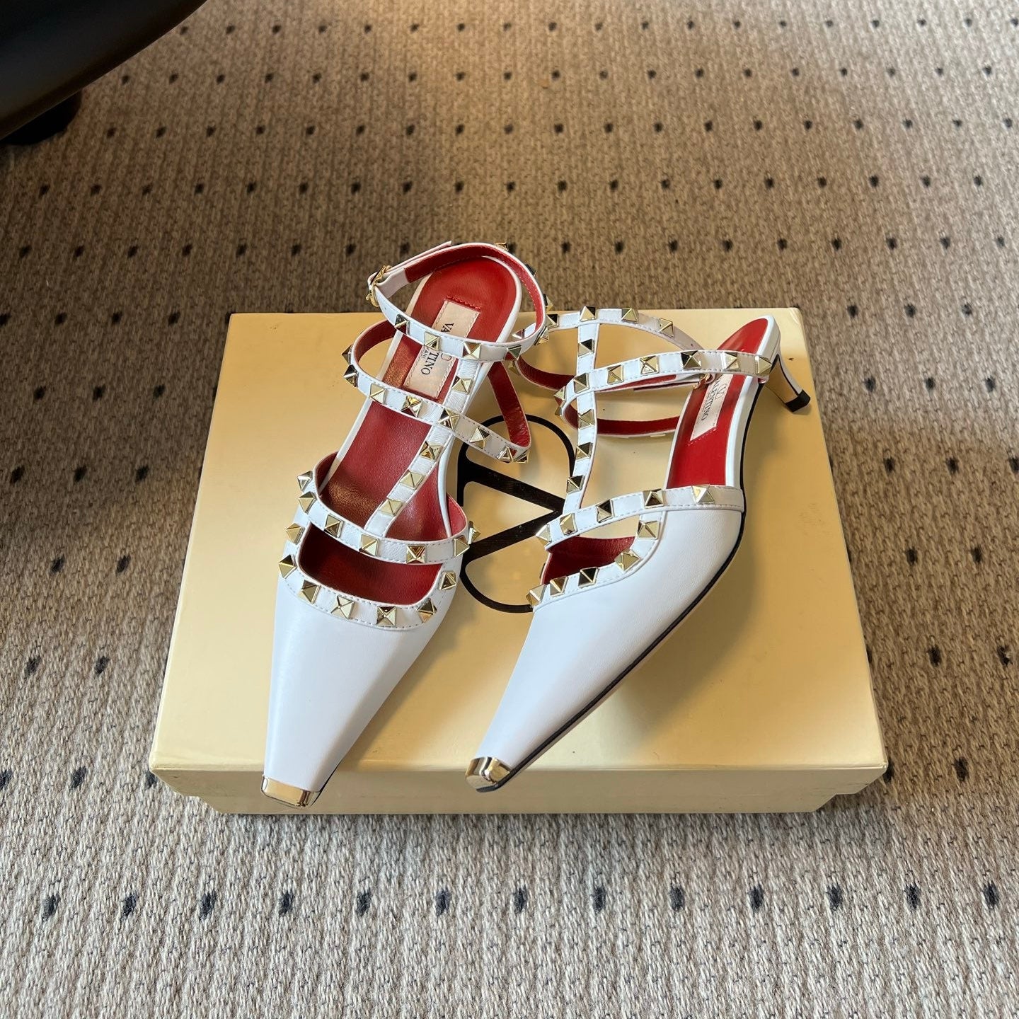 VALENTINO 26S ROCKSTUD HIGH HEELS 40 MM IN WHITE CALFSKIN