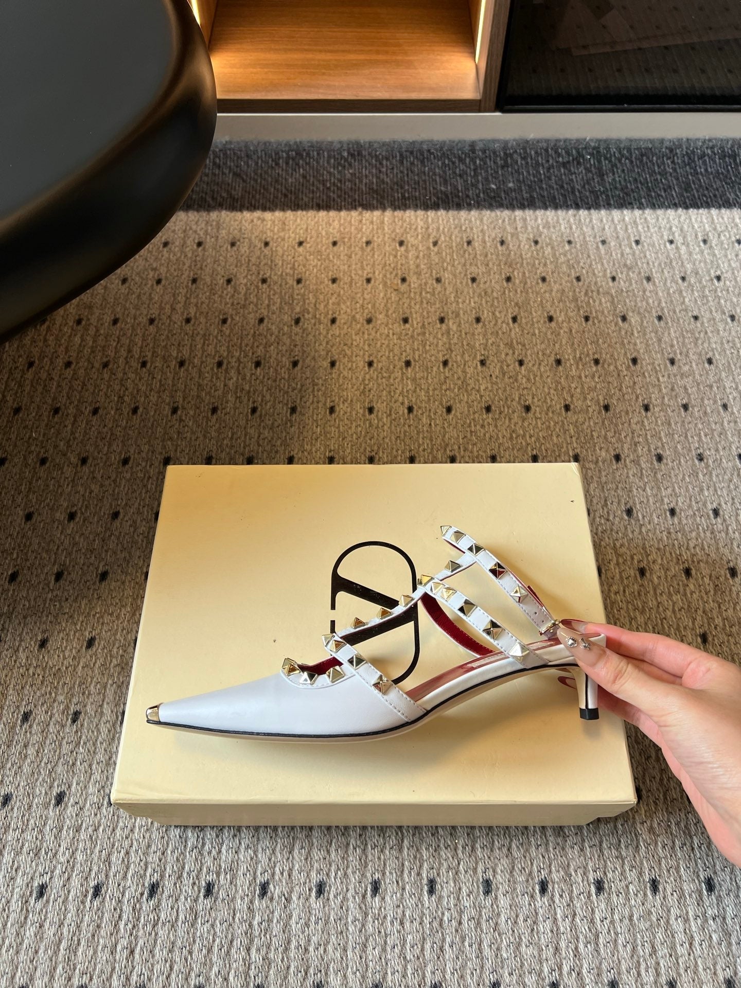 VALENTINO 26S ROCKSTUD HIGH HEELS 40 MM IN WHITE CALFSKIN