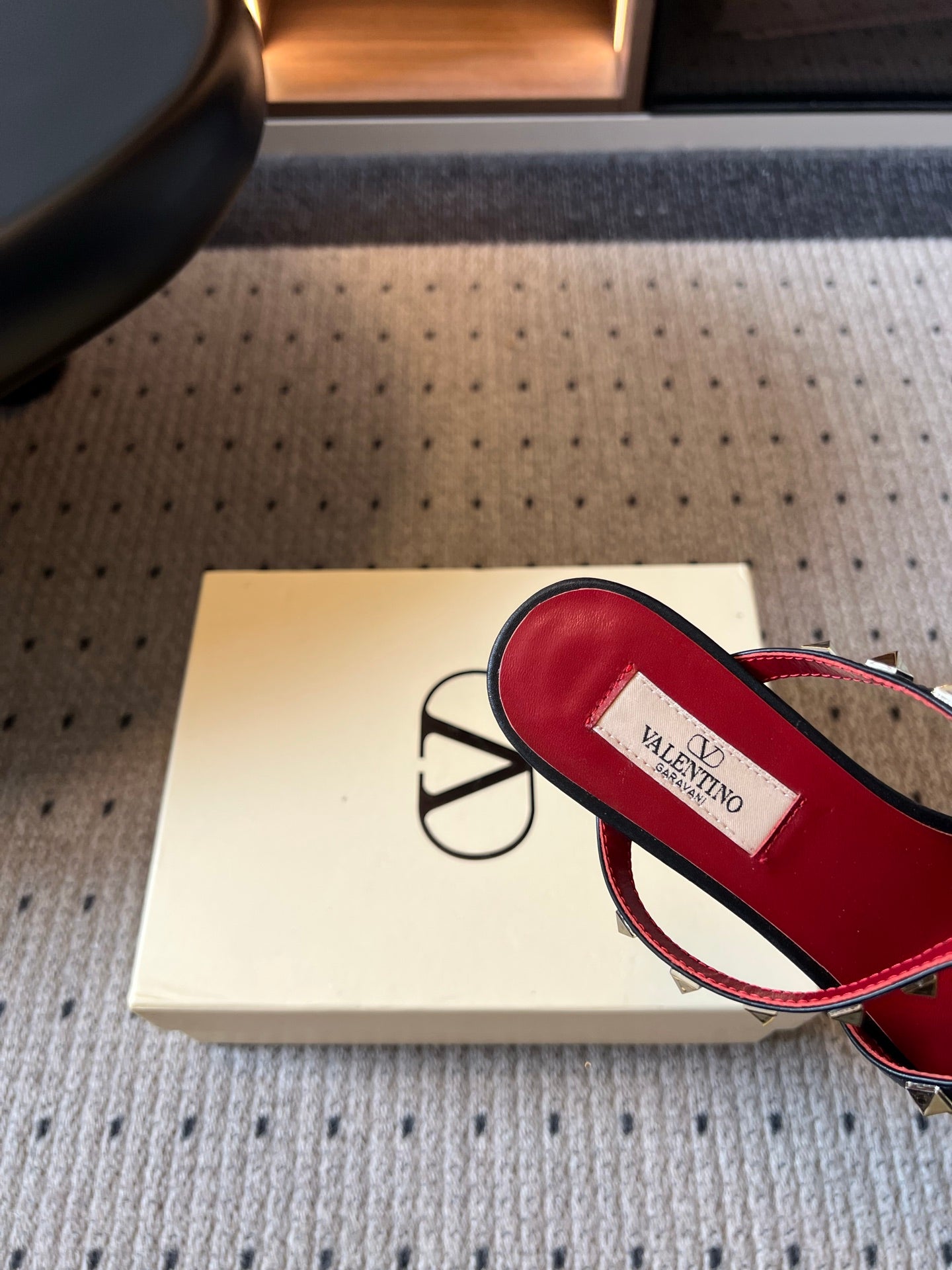 VALENTINO 26S ROCKSTUD HIGH HEELS 40 MM IN BLACK CALFSKIN