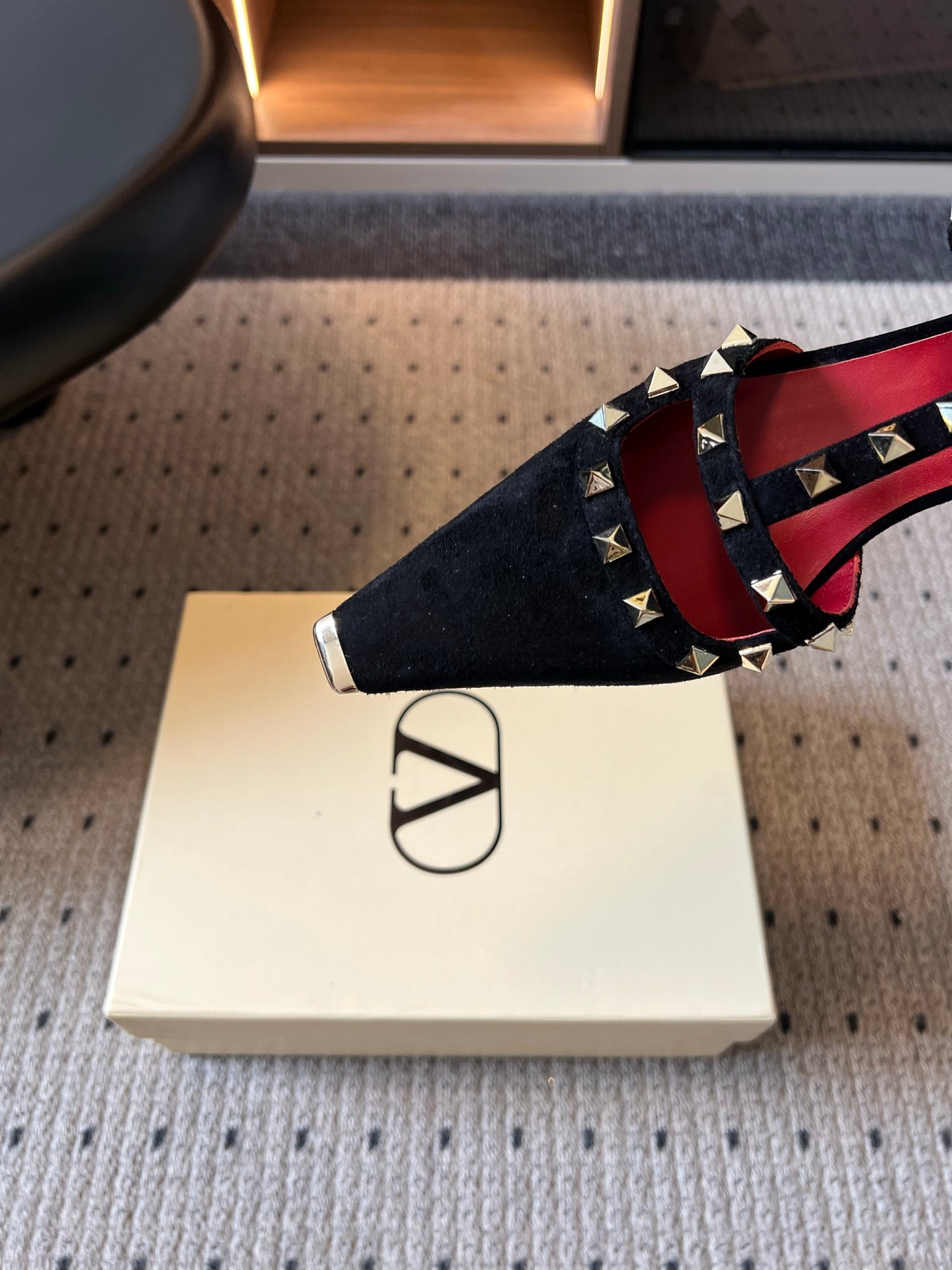 VALENTINO 26S ROCKSTUD HIGH HEELS 40 MM IN BLACK SUEDE