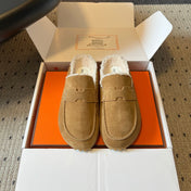 HM 26S DESTIN MULES IN CAMEL BROWN SUEDE