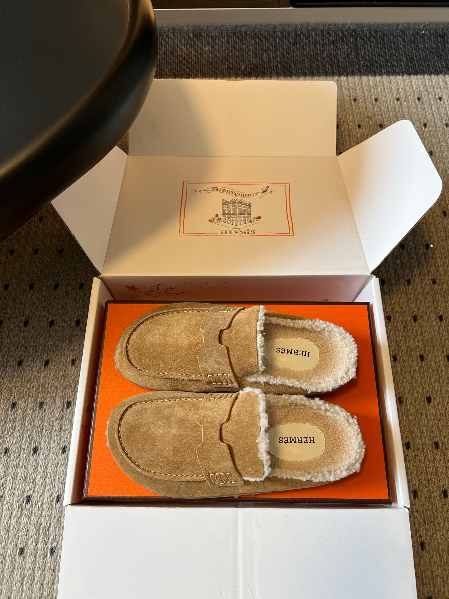 HM 26S DESTIN MULES IN CAMEL BROWN SUEDE