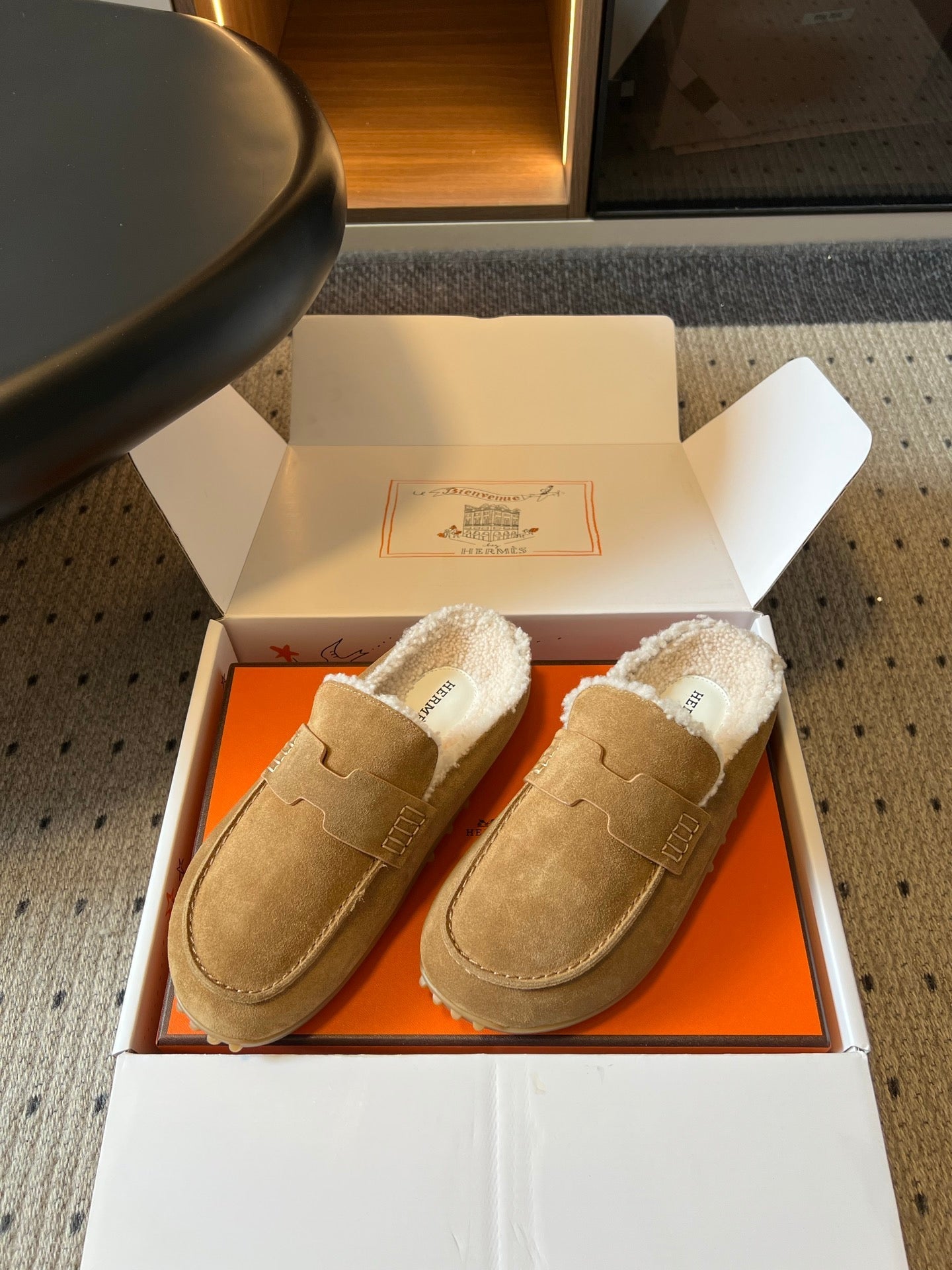 HM 26S DESTIN MULES IN CAMEL BROWN SUEDE