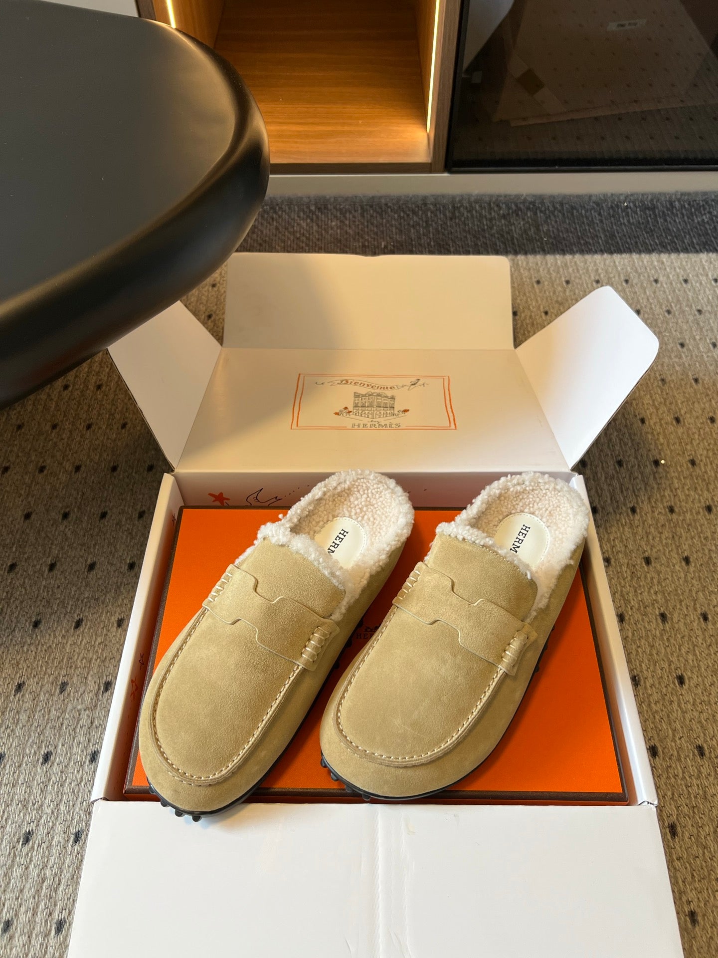 HM 26S DESTIN MULES IN BEIGE SUEDE
