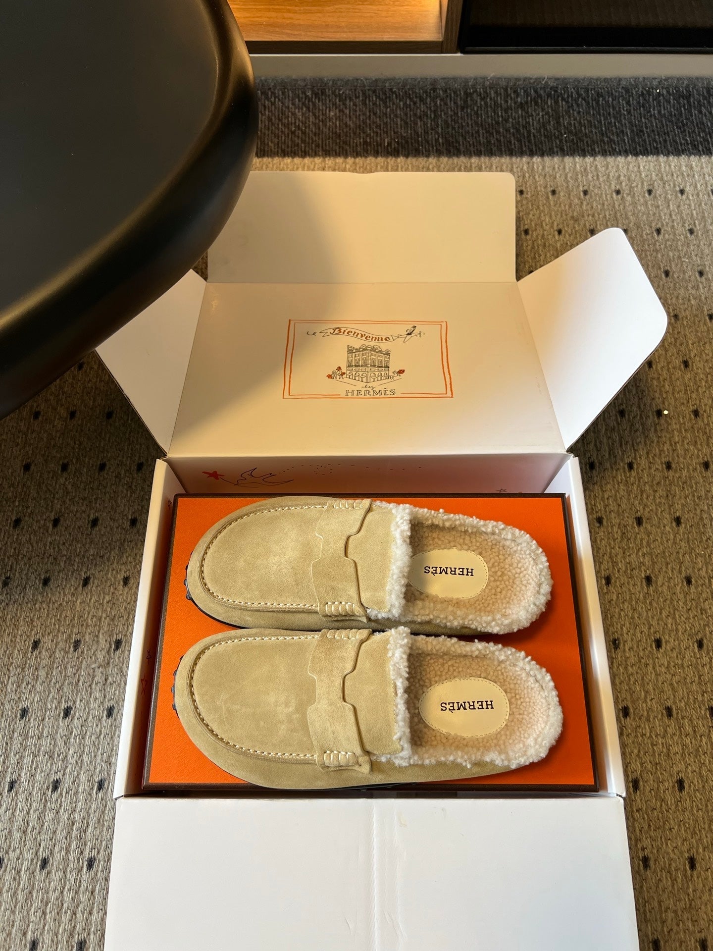 HM 26S DESTIN MULES IN BEIGE SUEDE