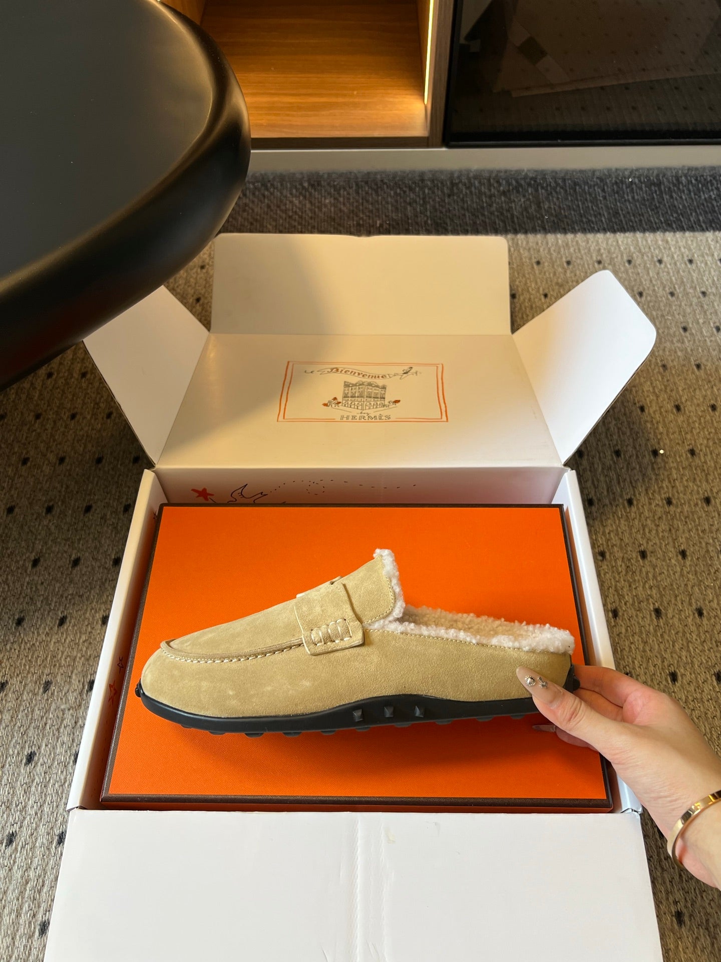 HM 26S DESTIN MULES IN BEIGE SUEDE